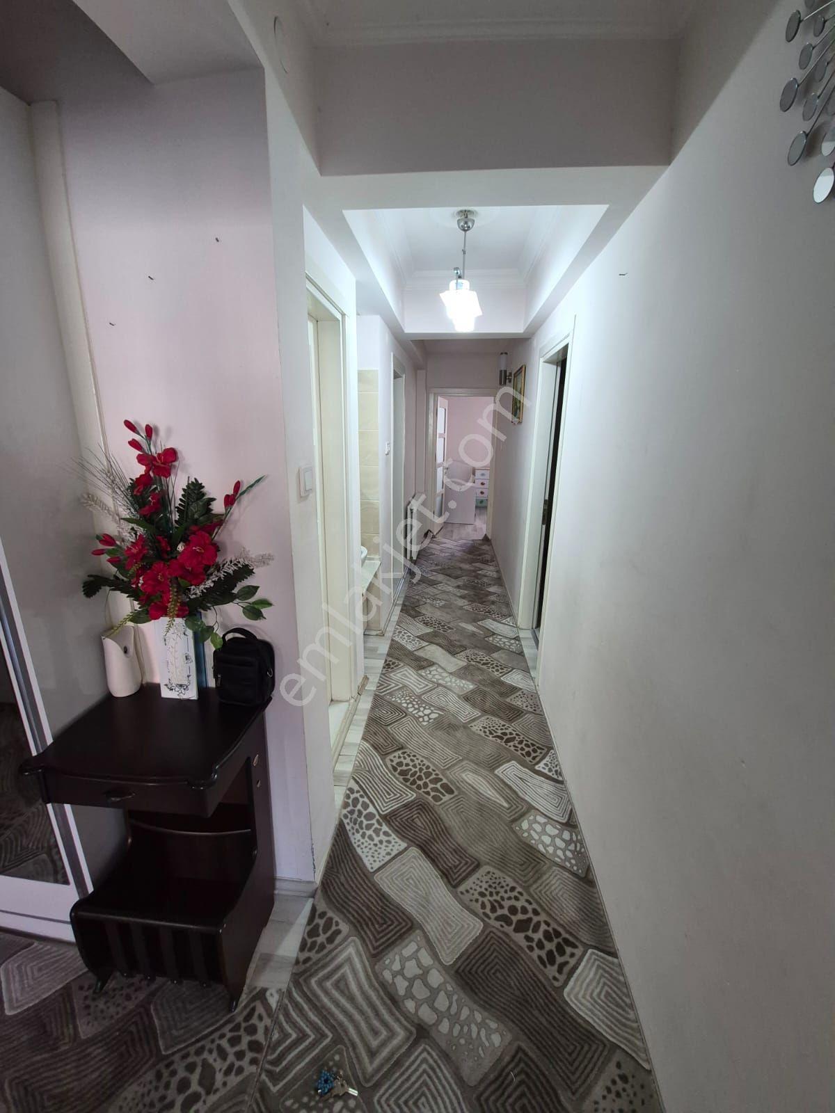 Egenova Emlaktan Çarşı Merkezde Satılık Daire — fotoğraf 2