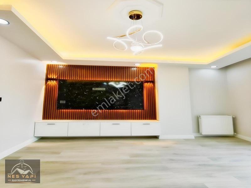 Metrobüse 5 Dk Sıfır İskanlı Arakat Ön Cephe Daire!! — fotoğraf 11
