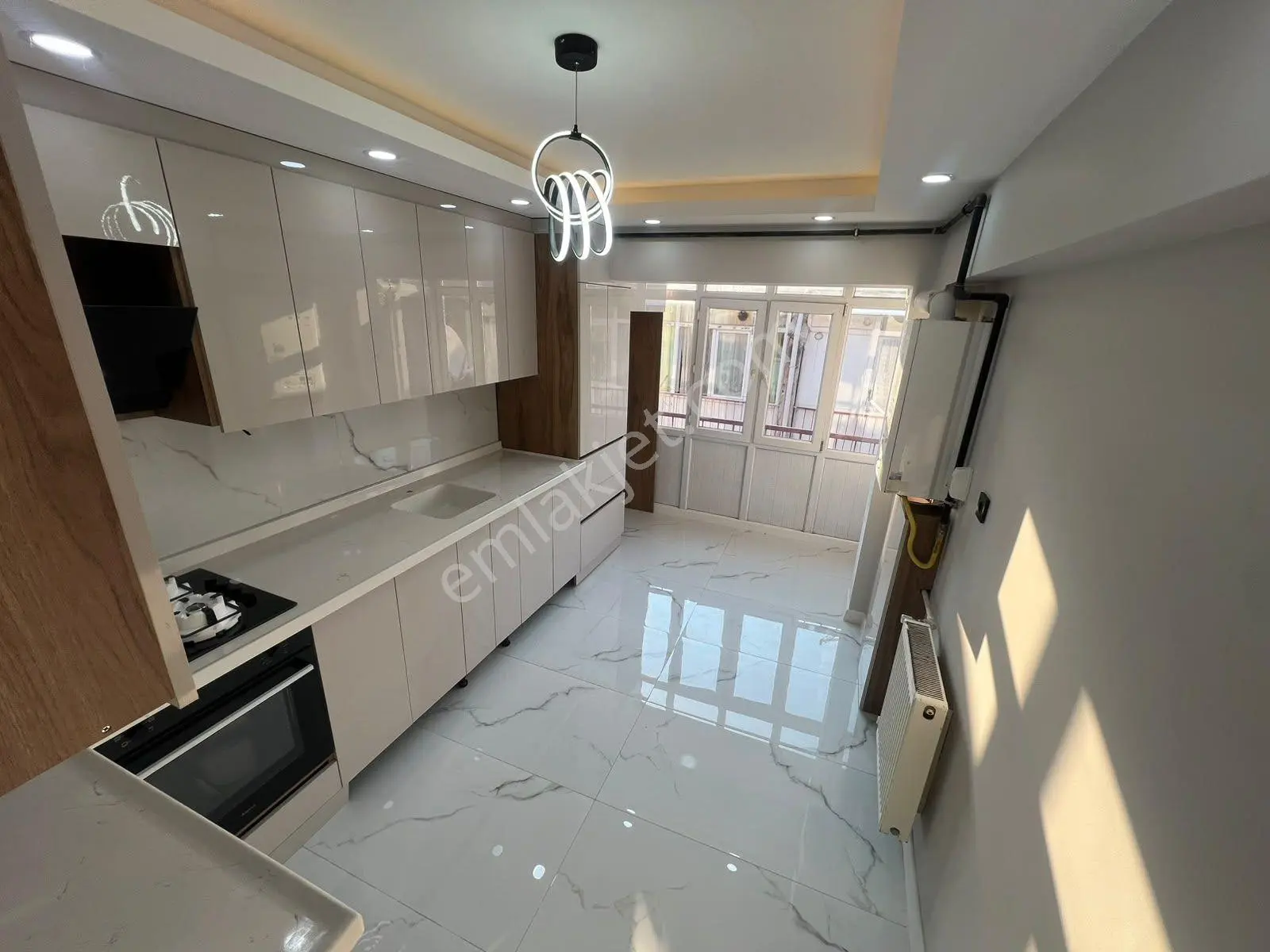 Sincan Akşemsettin Mah Salon Bağımsız Merkezi Konumda Yapılı Satılık Daire