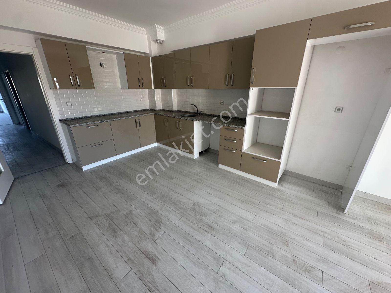 Konut Emlaktan Cadde Üzerinde Satılık 3+1 — fotoğraf 6