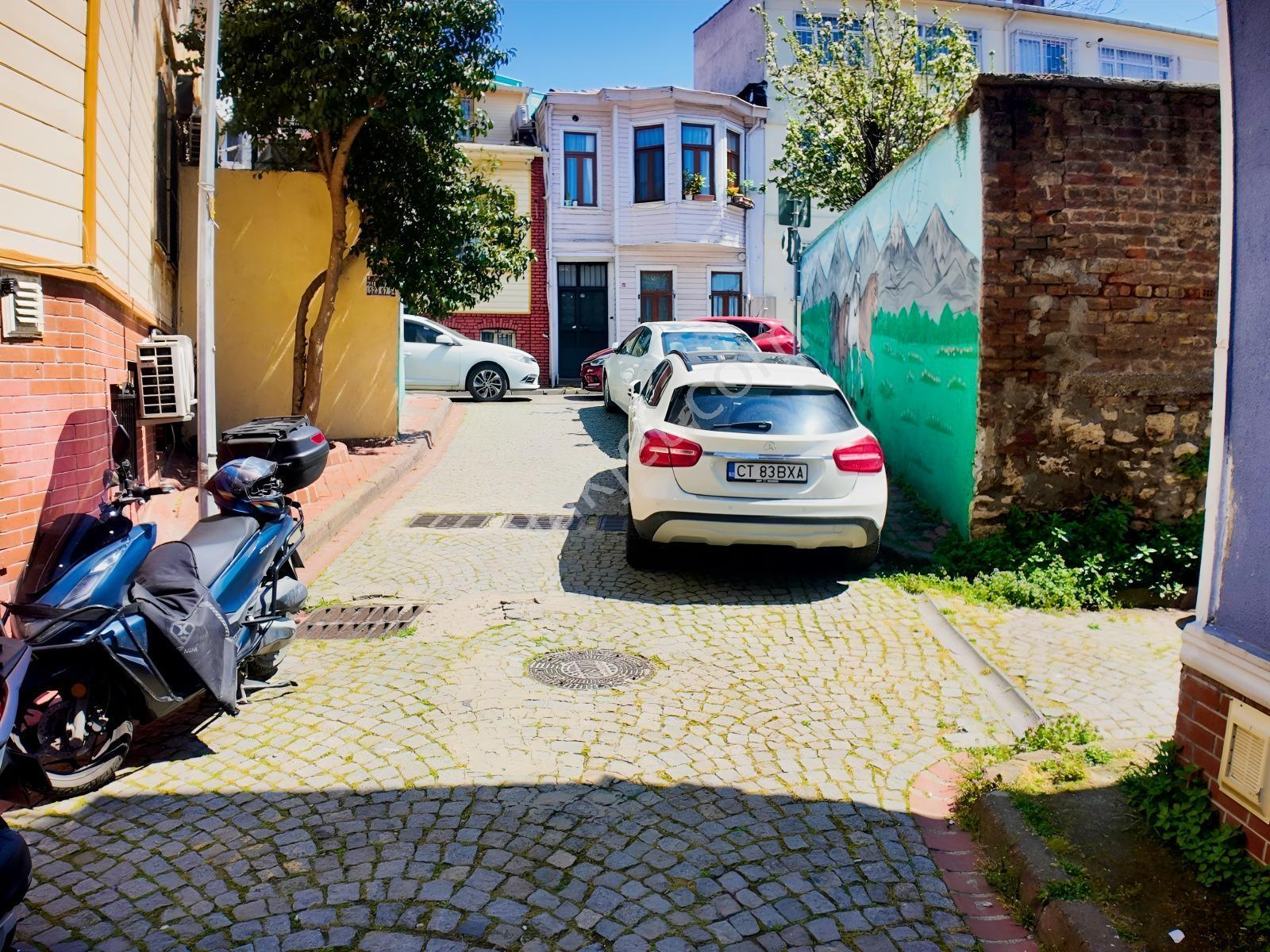 Fatih Şehsuvar Beyde 4 Katlı, 10+2, 400 M² Net Kiracılı Satılık — fotoğraf 4