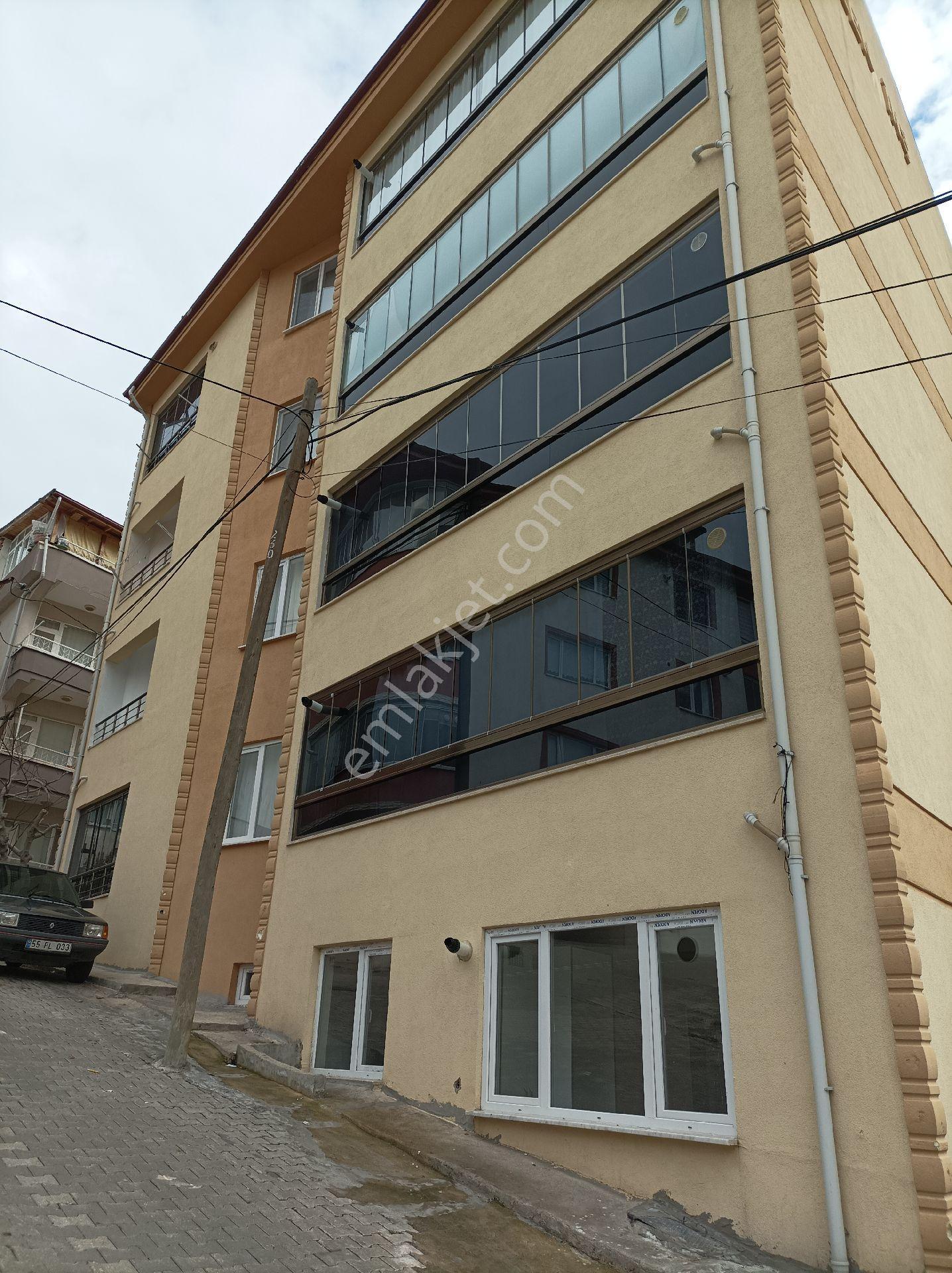 Yardımcı Emlaktan Şeyhcui Sgk Üzerinde Geniş M2'Li Satılık