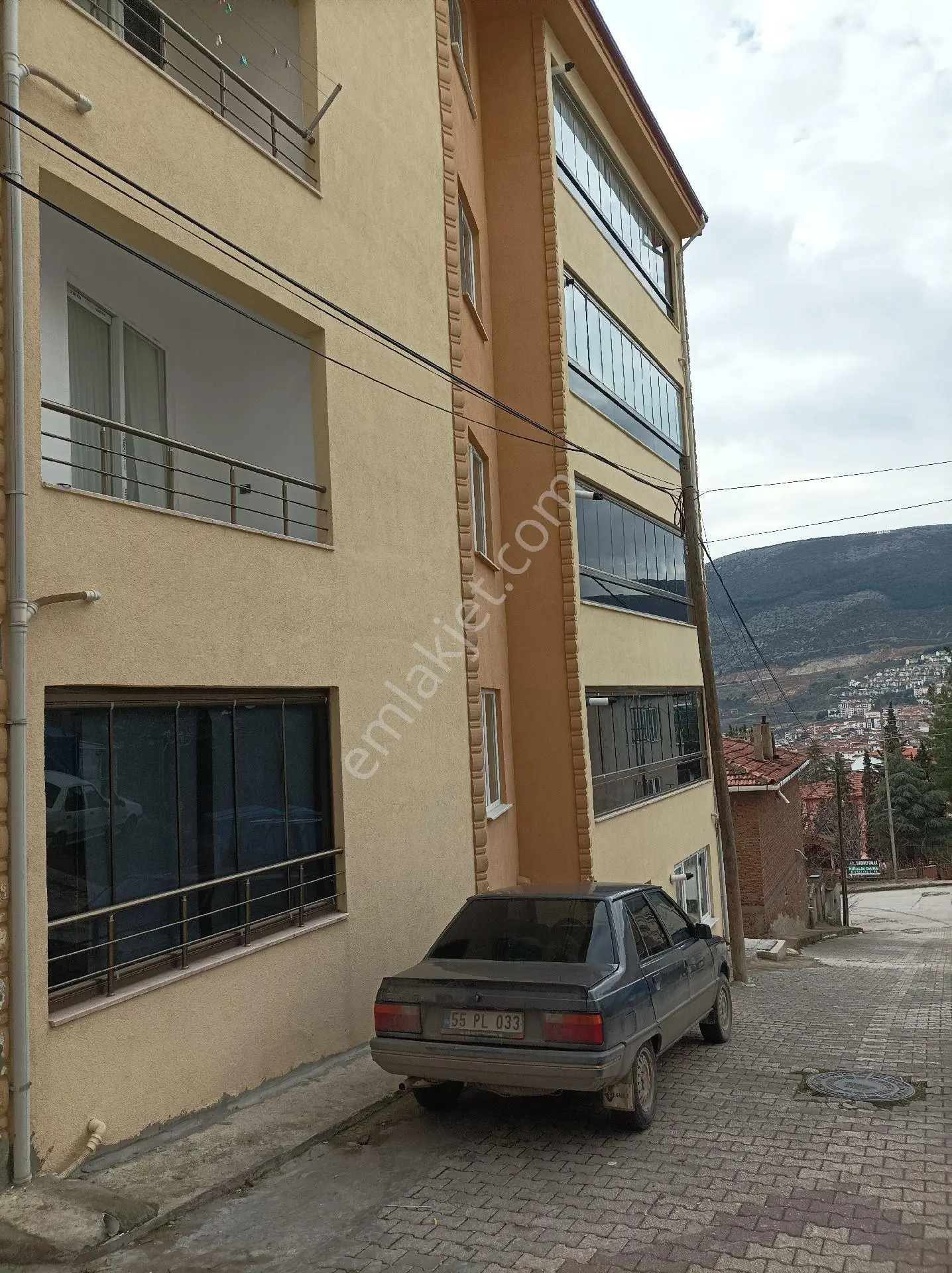Yardımcı Emlaktan Şeyhcui Sgk Üzerinde Geniş M2'li Satılık — fotoğraf 2