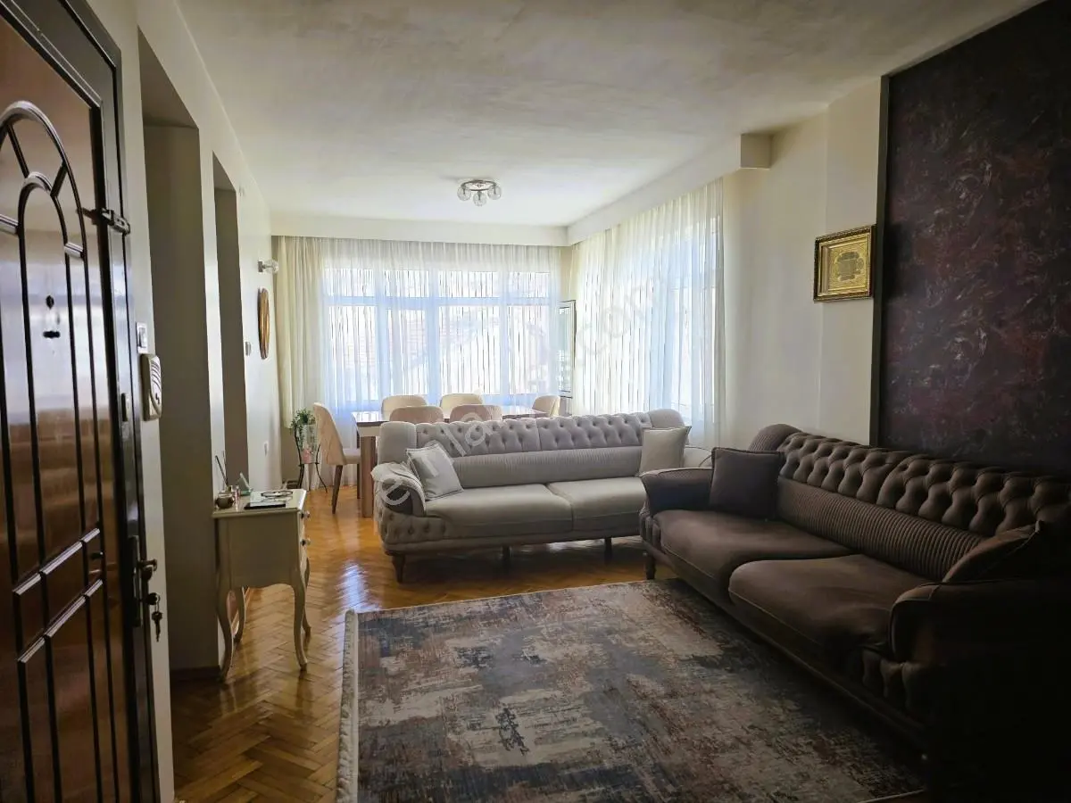 Fatihte Satılık Her Katında Ayrı Bir Yaşam! 3+2 Dubleks Daire ! — fotoğraf 3