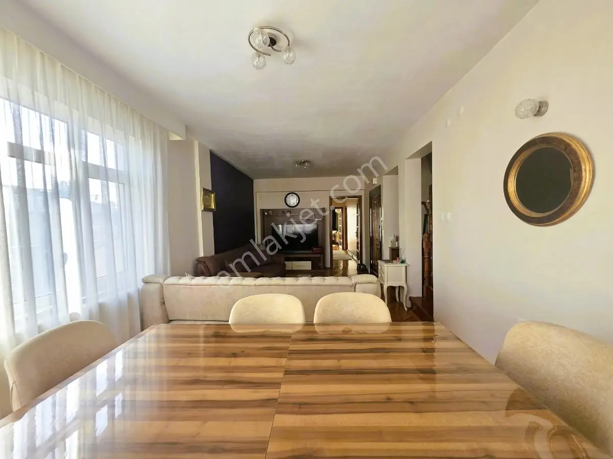 Fatihte Satılık Her Katında Ayrı Bir Yaşam! 3+2 Dubleks Daire ! — fotoğraf 4