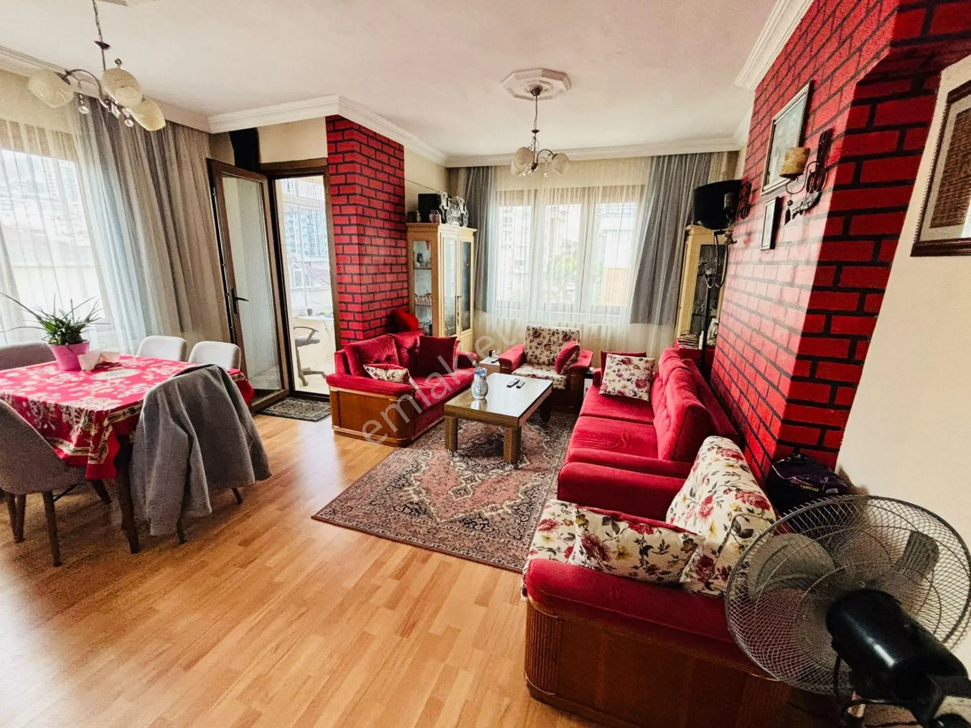 Mertcan'dan Hürriyet Mah. Balkonlu Geniş 3+1 Satılık Daire — fotoğraf 4