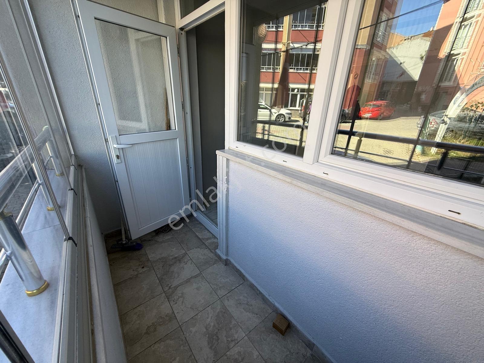 Çınarlı Mah En Çok Tercih Edilen Konumda İskanlı Ferah 3+1 — fotoğraf 3