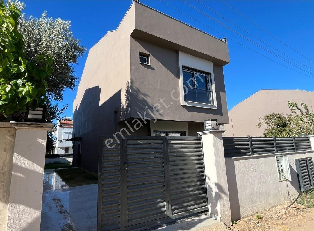 Gümüldür'De Denize 400Mt Mesafe'De 3+1 Villa !!!
