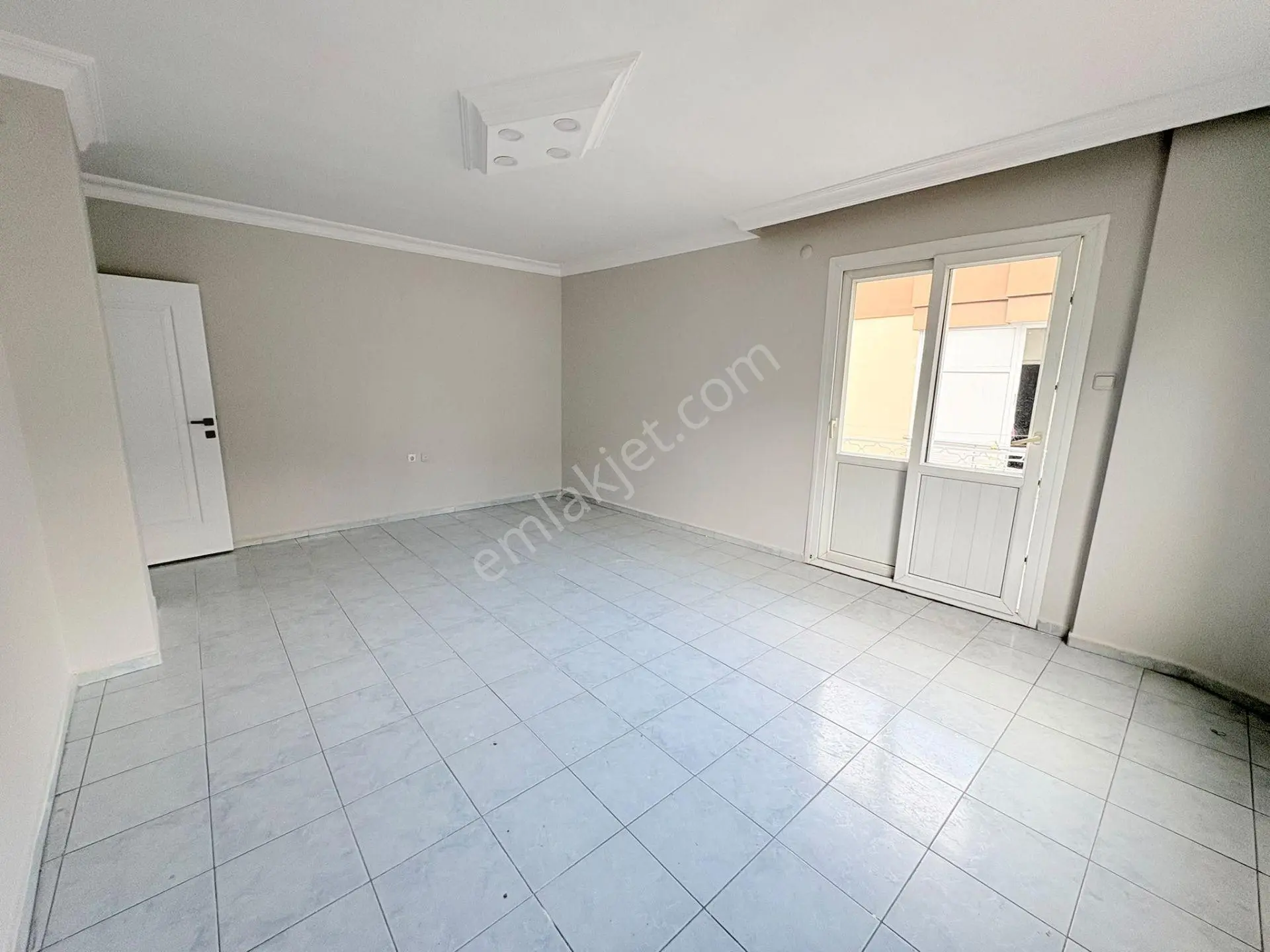 Prestij'den Yeni Mah'de Geniş Oturumlu Temiz 3+1 Daire — fotoğraf 3