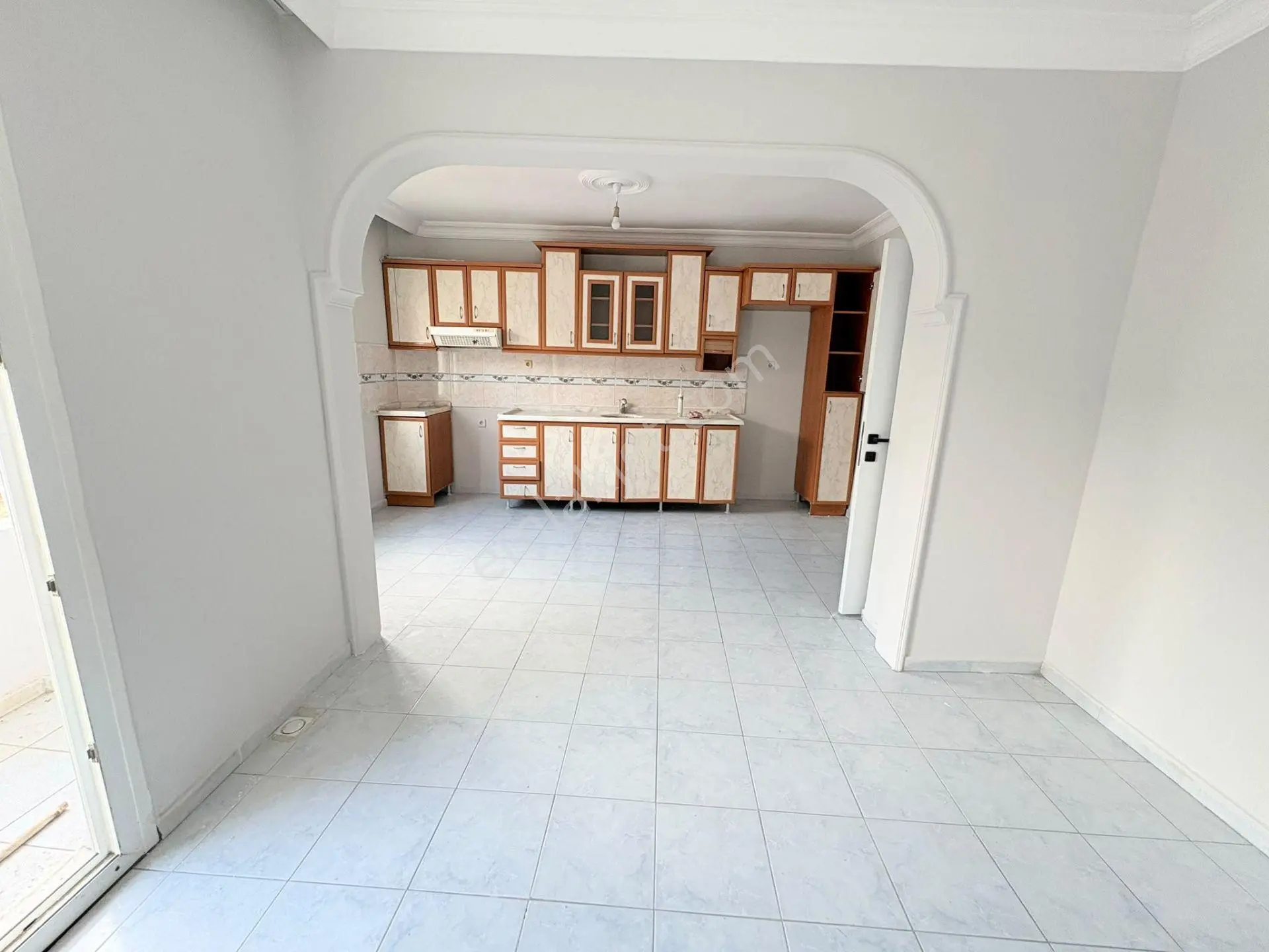 Prestij'den Yeni Mah'de Geniş Oturumlu Temiz 3+1 Daire — fotoğraf 5