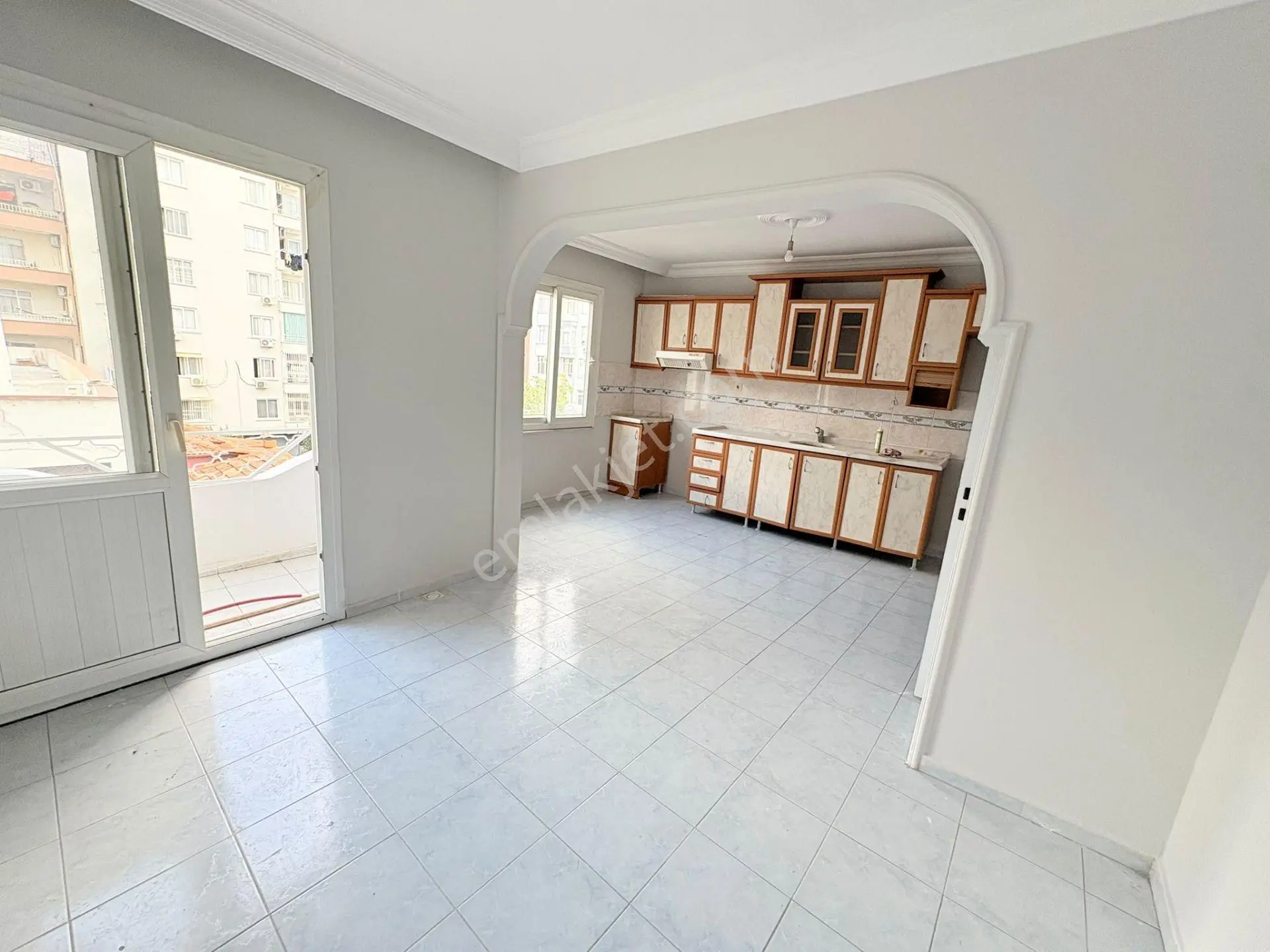 Prestij'den Yeni Mah'de Geniş Oturumlu Temiz 3+1 Daire — fotoğraf 7