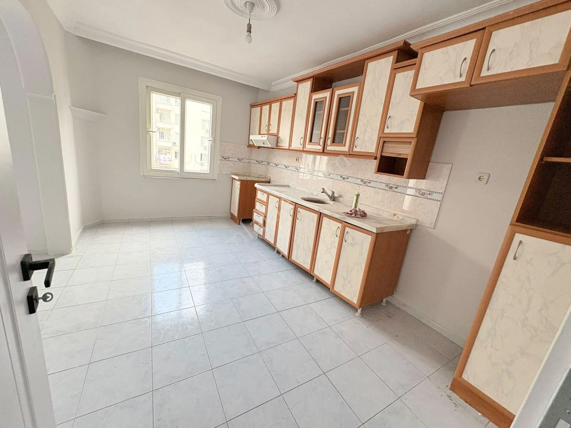 Prestij'den Yeni Mah'de Geniş Oturumlu Temiz 3+1 Daire — fotoğraf 10