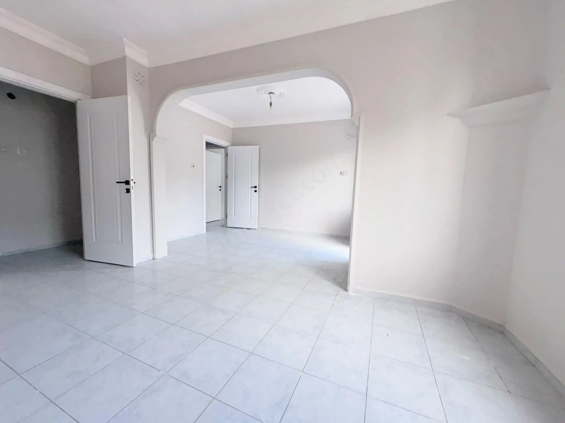 Prestij'den Yeni Mah'de Geniş Oturumlu Temiz 3+1 Daire — fotoğraf 14