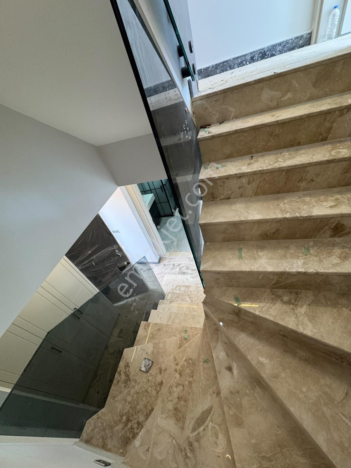 Aradığınız Manzaralı Havuzlu Villa Bulundu — fotoğraf 23
