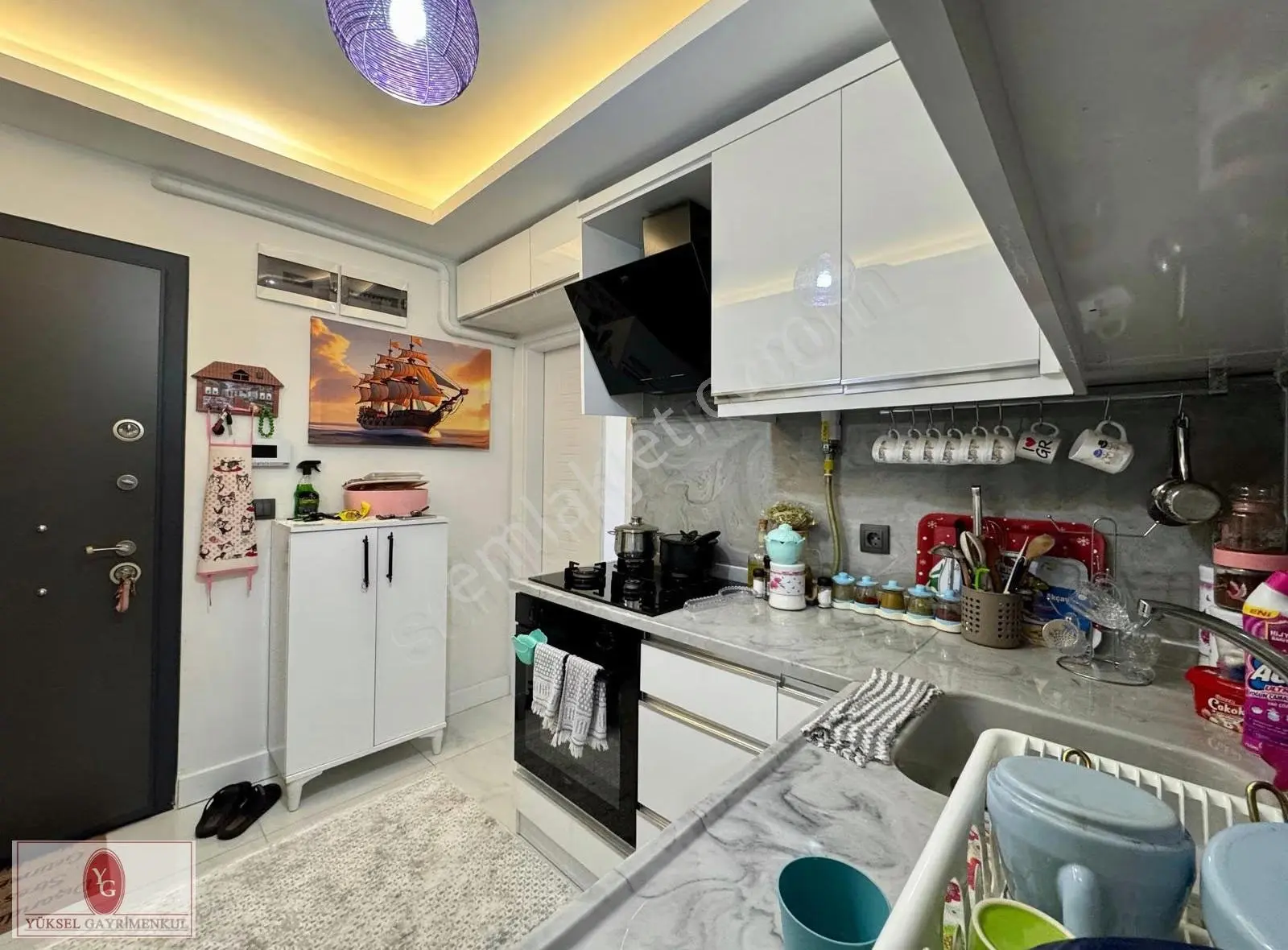 Yükselden Akçayda Ön Cephe Asansörlü Ayrı Mutfak 1+1 Satılık — fotoğraf 2