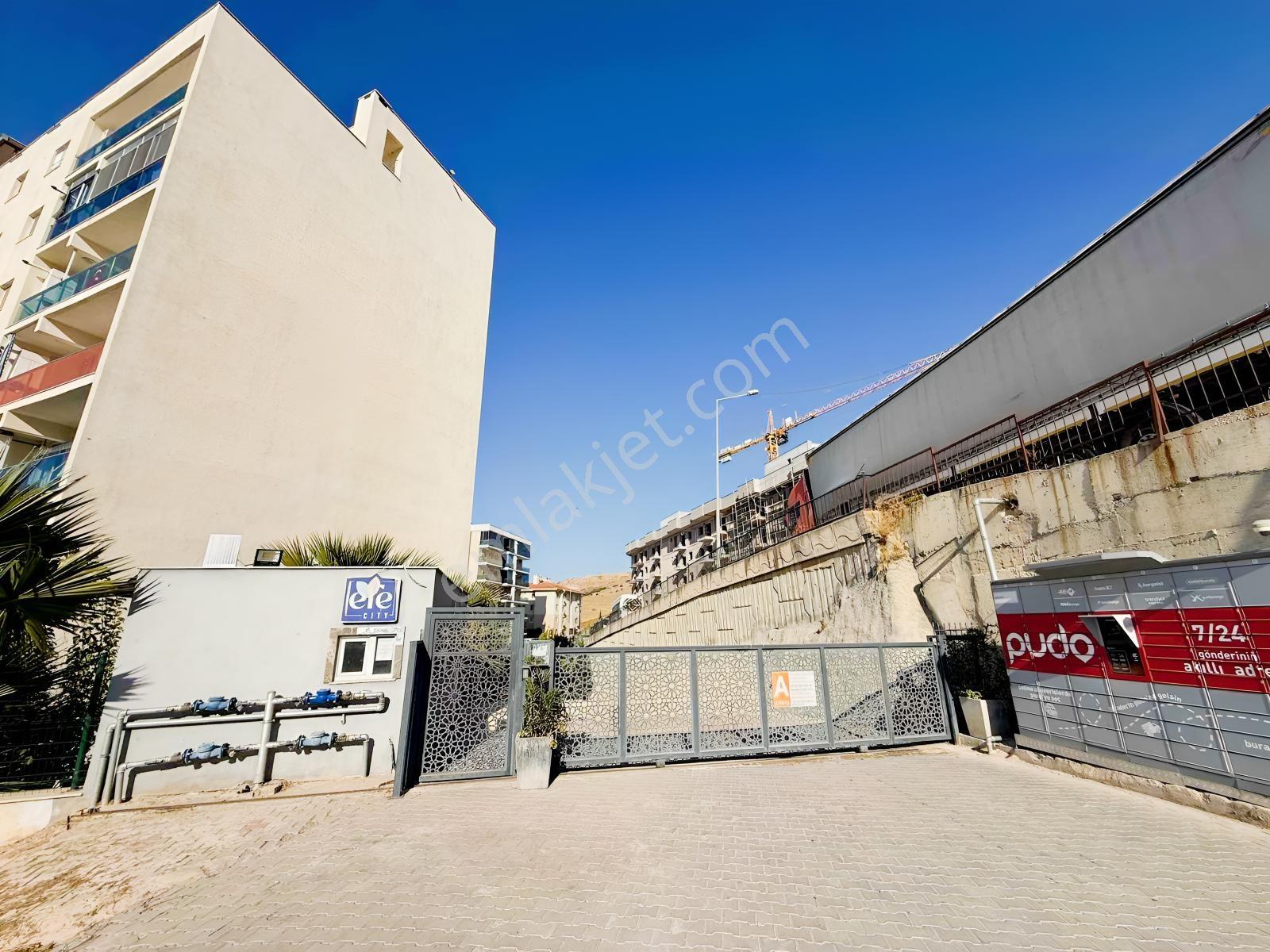 Çiğli Evka 5 Efecity'de 1+1 Teraslı Satılık Daire — fotoğraf 2
