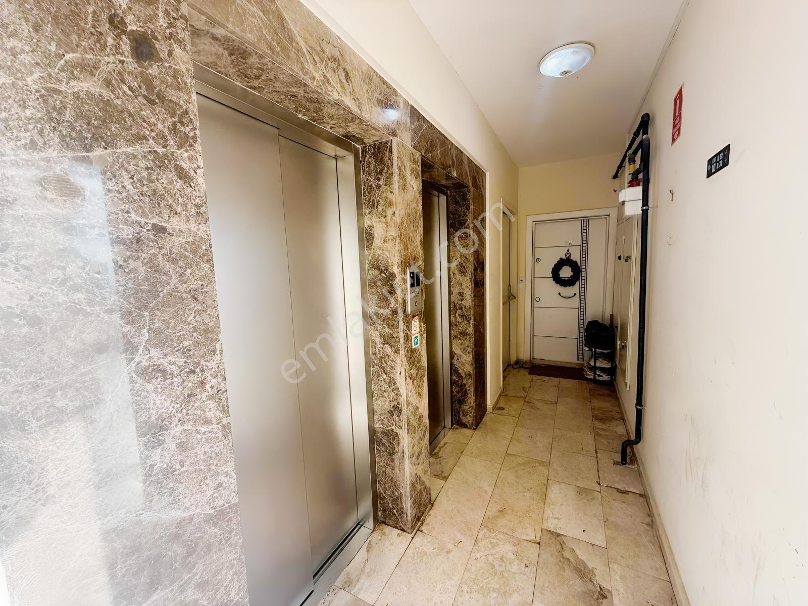Çiğli Evka 5 Efecity'de 1+1 Teraslı Satılık Daire — fotoğraf 24