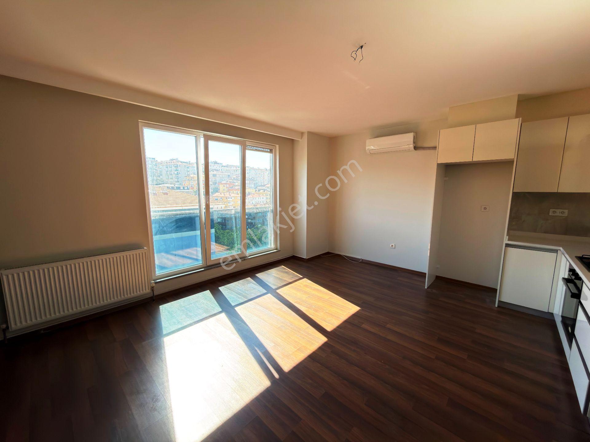 Bostancıda 3 Yıllık İskanlı Kısmi Manzara 7.kat Boş Satılık 2+1 — fotoğraf 3