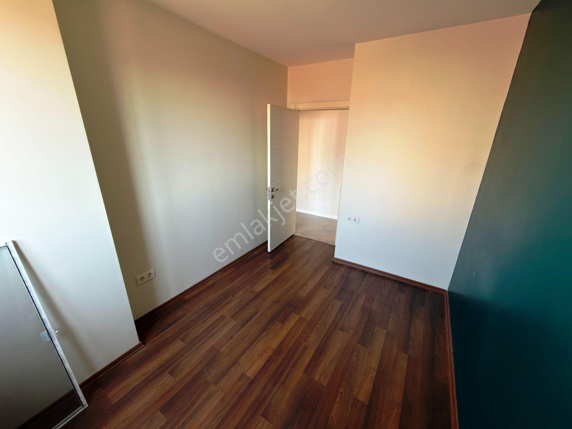 Bostancıda 3 Yıllık İskanlı Kısmi Manzara 7.kat Boş Satılık 2+1 — fotoğraf 14