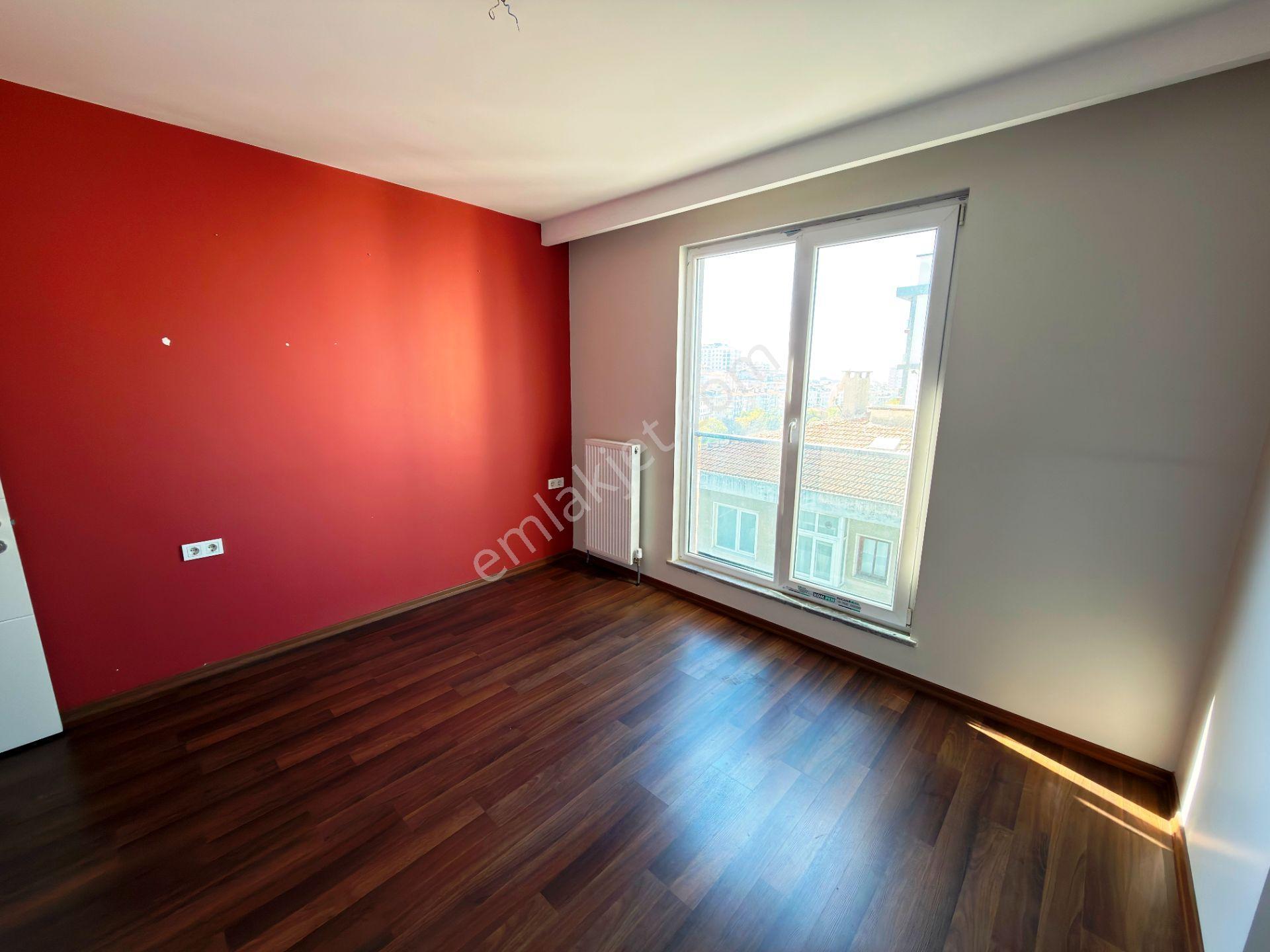 Bostancıda 3 Yıllık İskanlı Kısmi Manzara 7.kat Boş Satılık 2+1 — fotoğraf 16