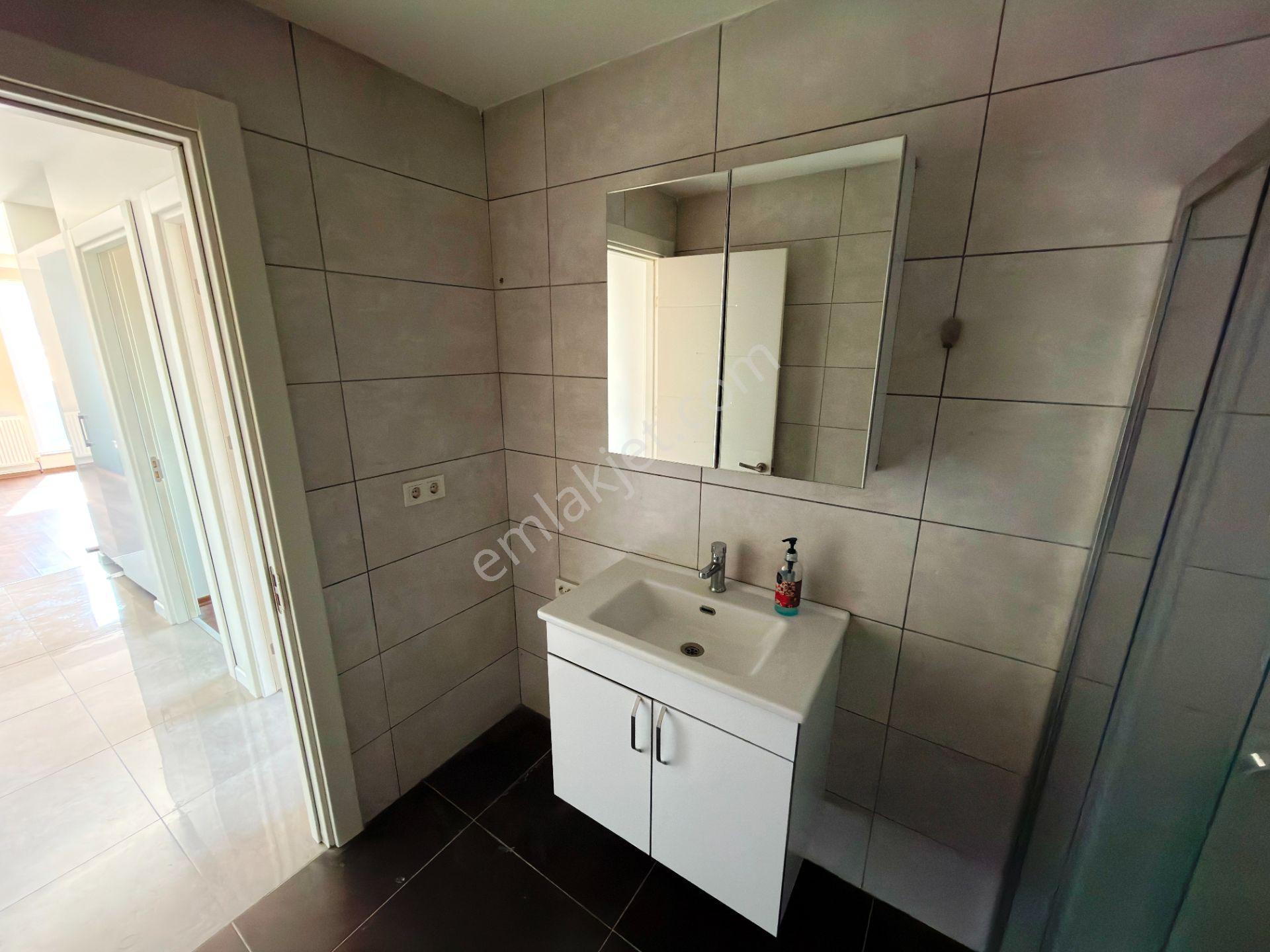 Bostancıda 3 Yıllık İskanlı Kısmi Manzara 7.kat Boş Satılık 2+1 — fotoğraf 24