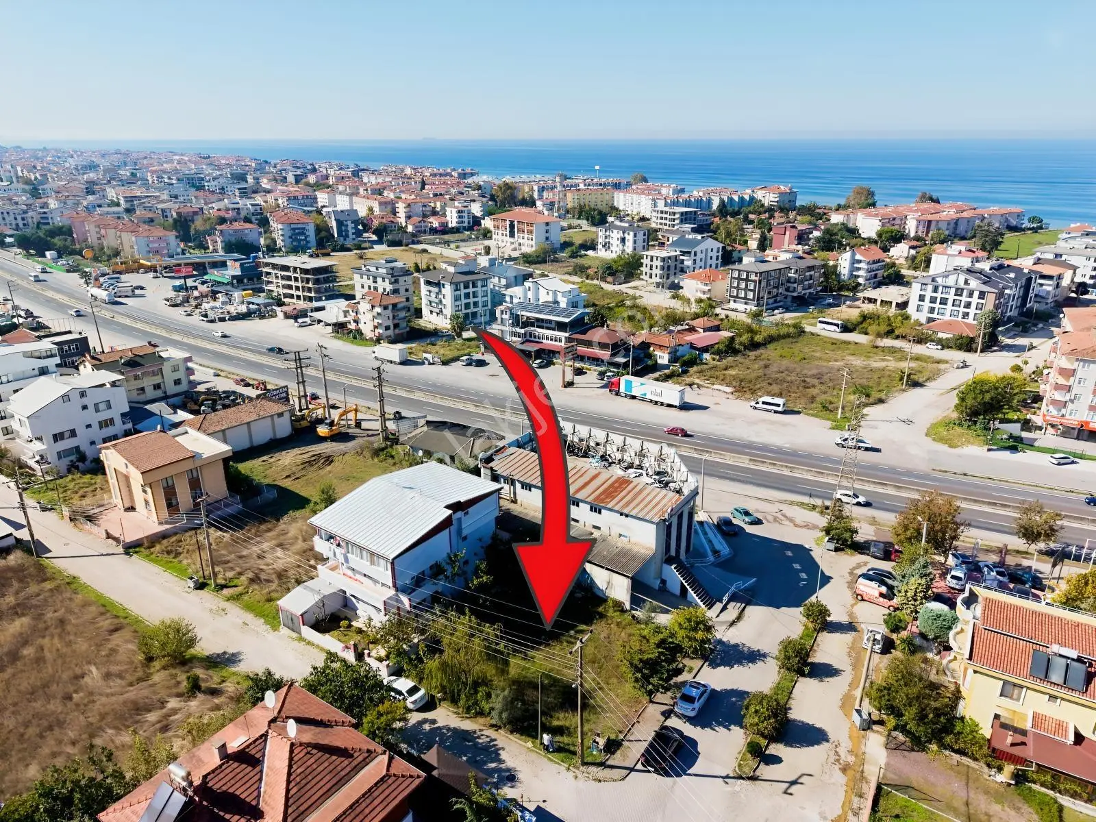 Yalova'da İzmit Yoluna 1 Parsel İçeride 4 Kat İmarlı Köşe Arsa — fotoğraf 3