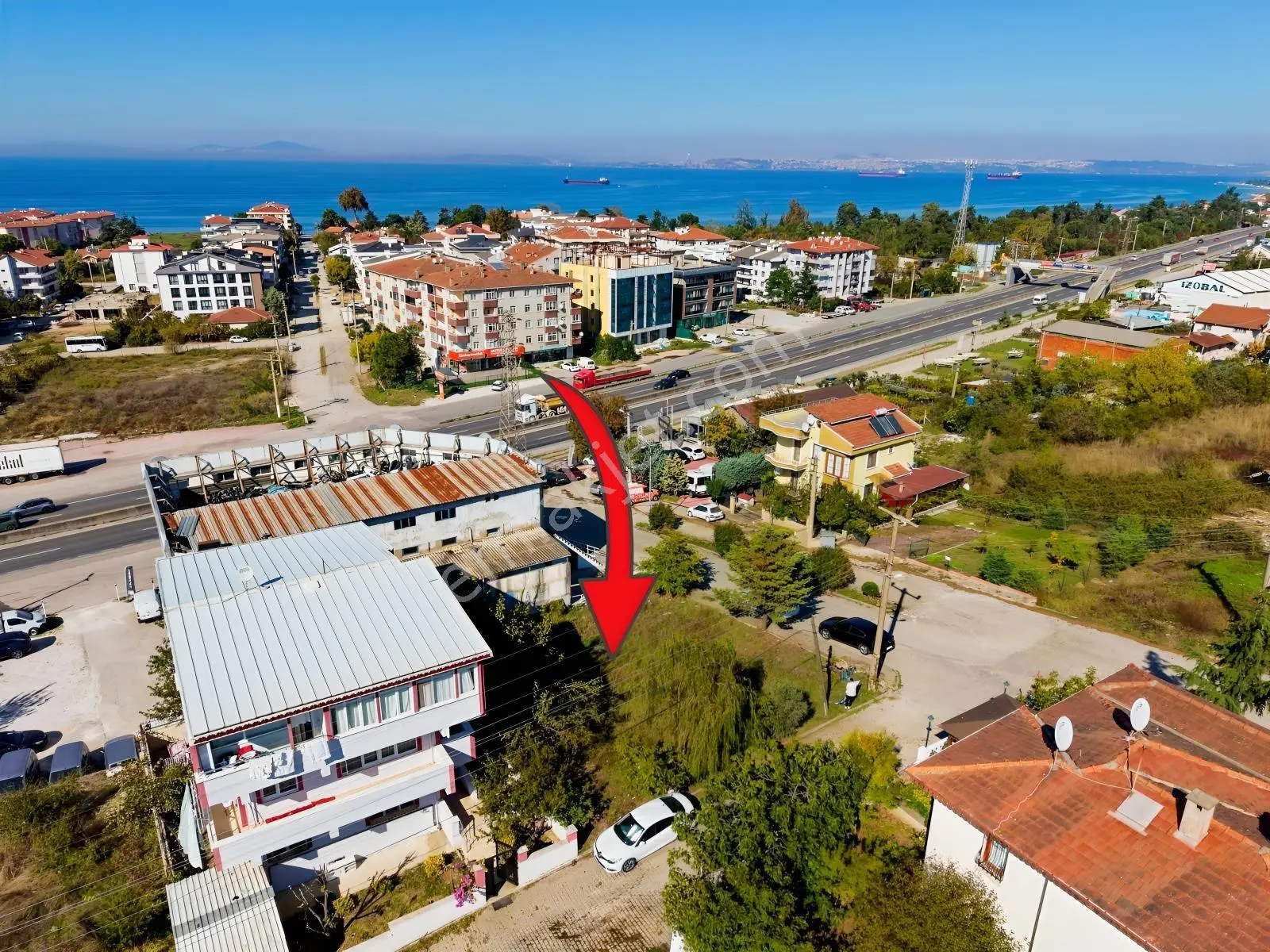 Yalova'da İzmit Yoluna 1 Parsel İçeride 4 Kat İmarlı Köşe Arsa — fotoğraf 4