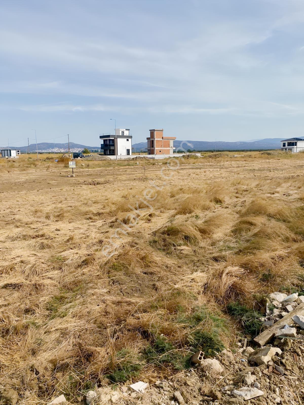 Gömeç Kemalpaşada 302 M2 Müstakil 15/30 Villa İmarlı Parsel Arsa — fotoğraf 3