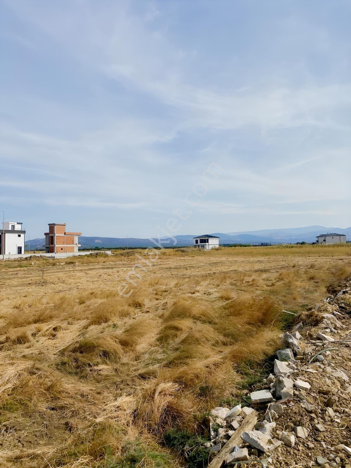 Gömeç Kemalpaşada 302 M2 Müstakil 15/30 Villa İmarlı Parsel Arsa — fotoğraf 4
