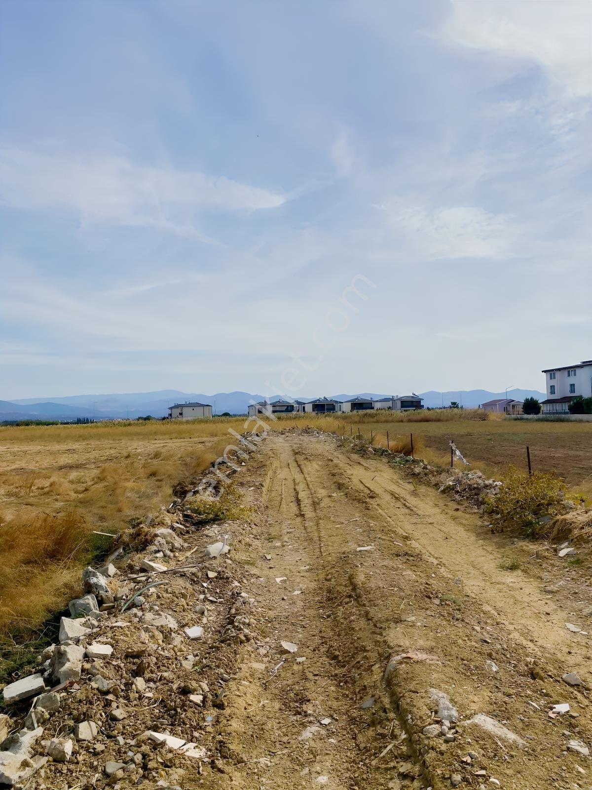 Gömeç Kemalpaşada 302 M2 Müstakil 15/30 Villa İmarlı Parsel Arsa — fotoğraf 5