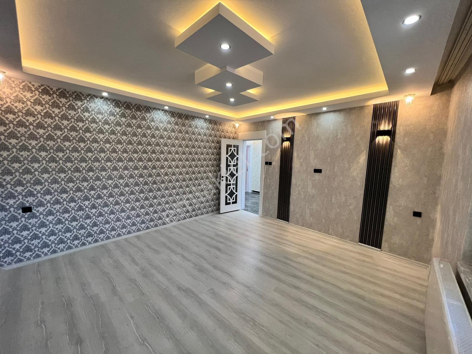 İstiklal'de Cadde Üzeri Ful Bakımlı 3 Katlı Müstakil Bina — fotoğraf 6