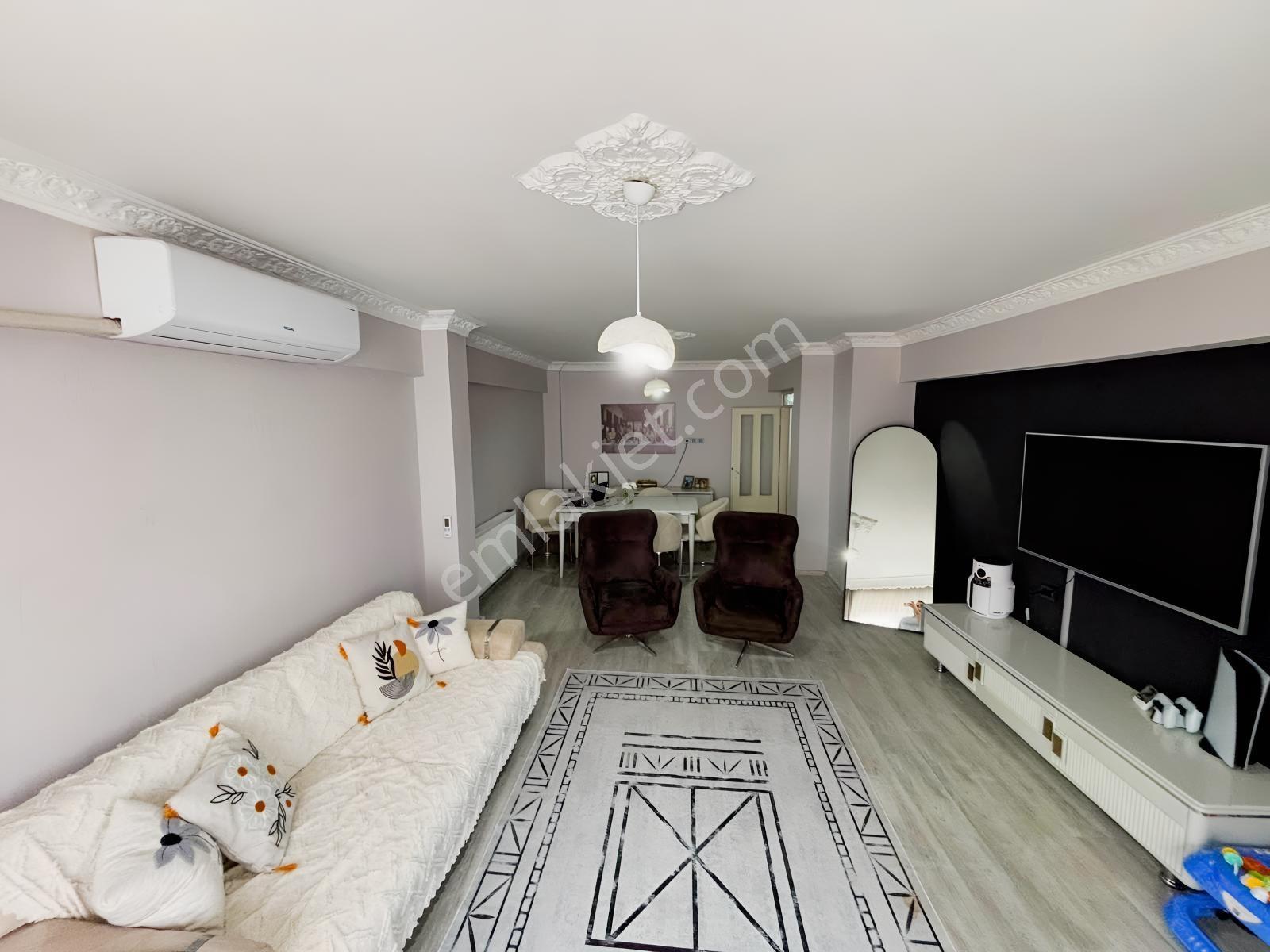 Turpa'dan Ordu Caddesinde Satılık Arakat 3+1 Daire — fotoğraf 3