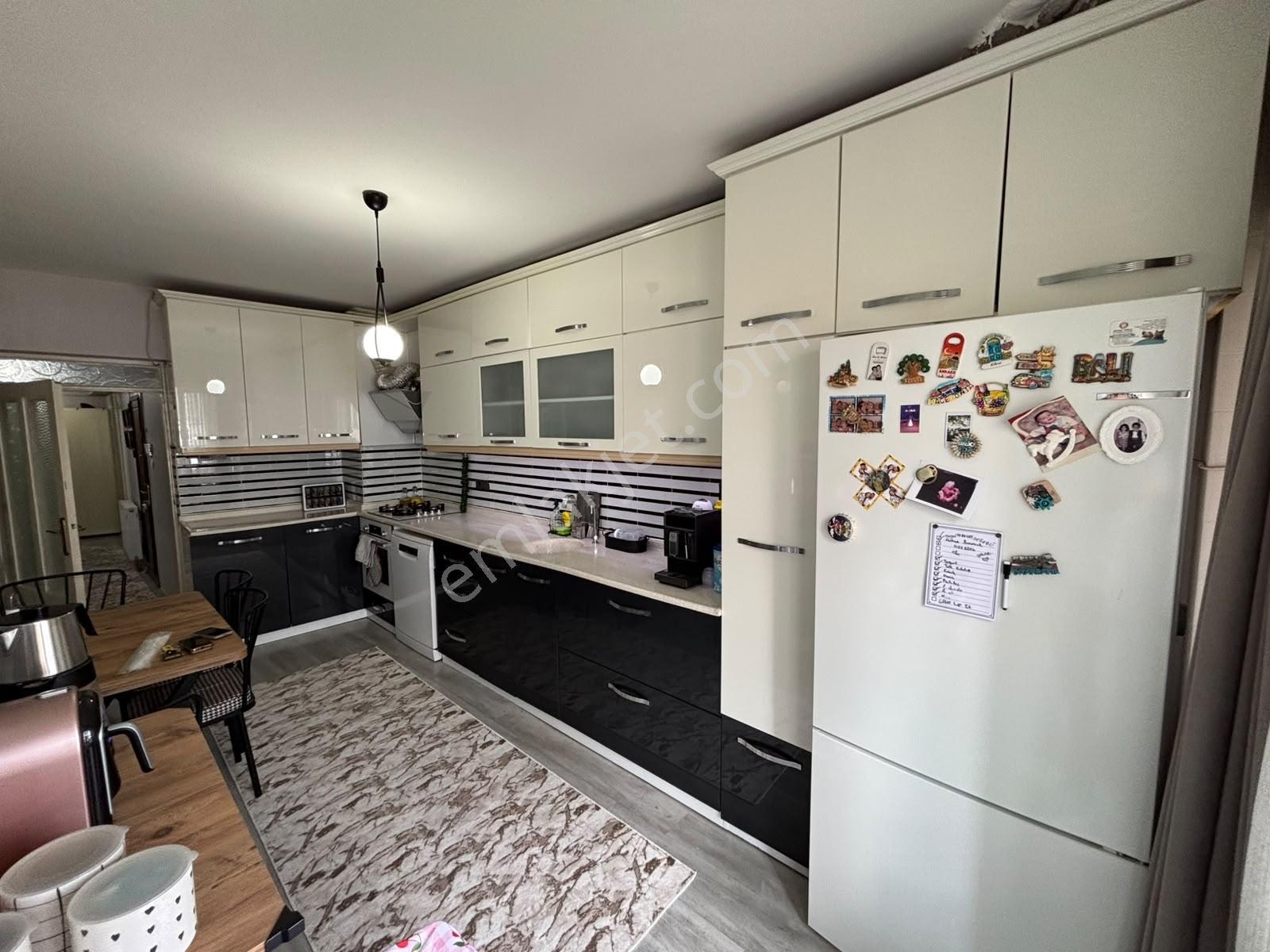 Turpa'dan Ordu Caddesinde Satılık Arakat 3+1 Daire — fotoğraf 5