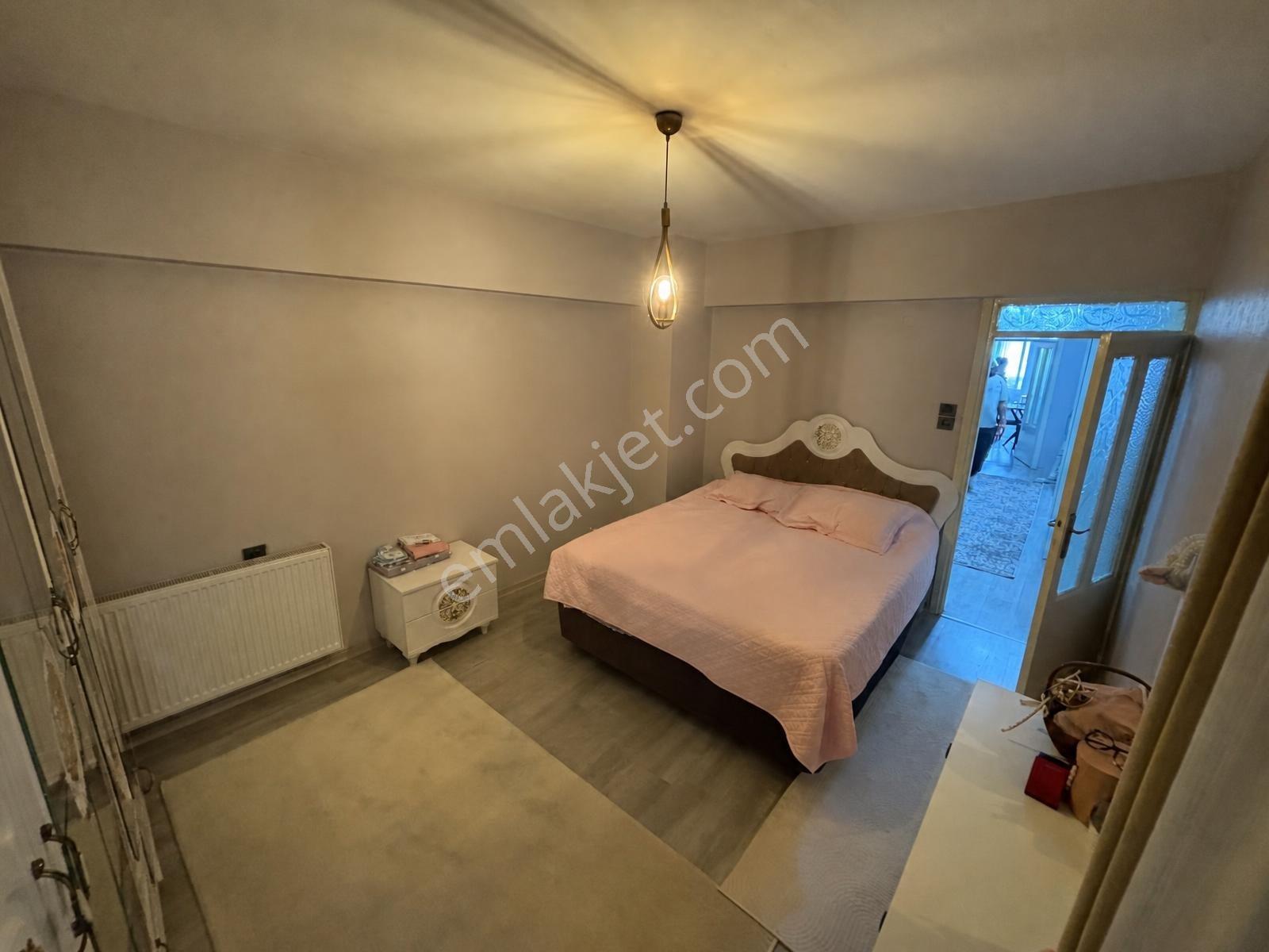Turpa'dan Ordu Caddesinde Satılık Arakat 3+1 Daire — fotoğraf 17