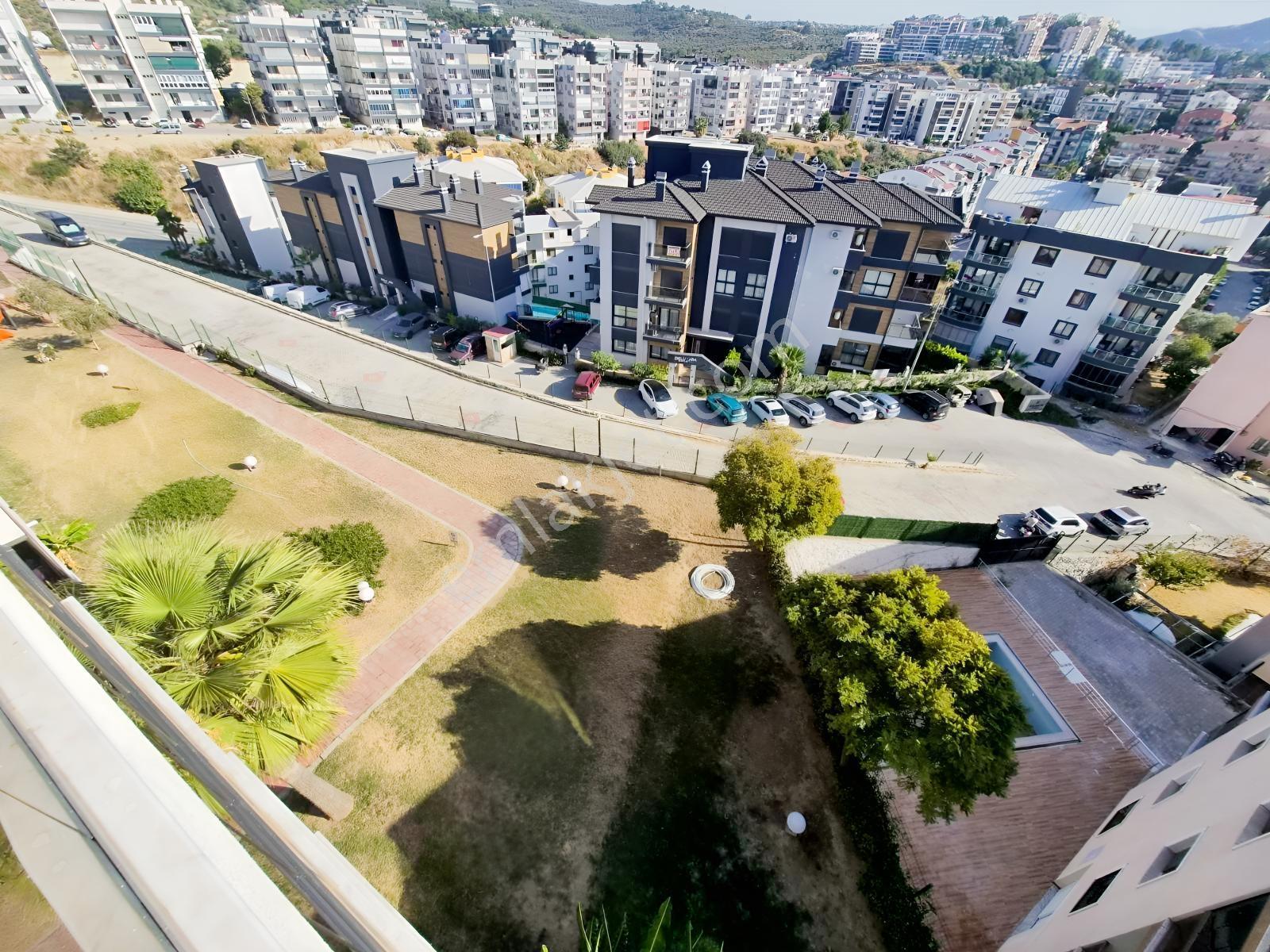 Yabancıdan Kuşadası Merkezi Ve Havuzlu Kapalı Otopark.3+1 Satılı — fotoğraf 8
