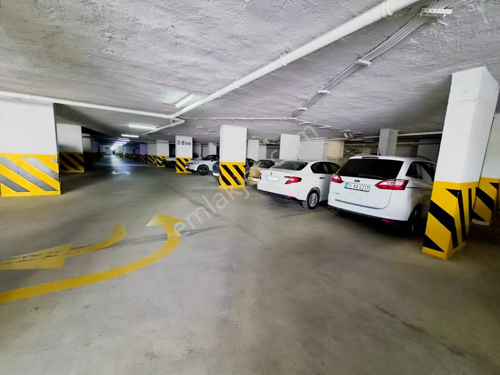 Yabancıdan Kuşadası Merkezi Ve Havuzlu Kapalı Otopark.3+1 Satılı — fotoğraf 9