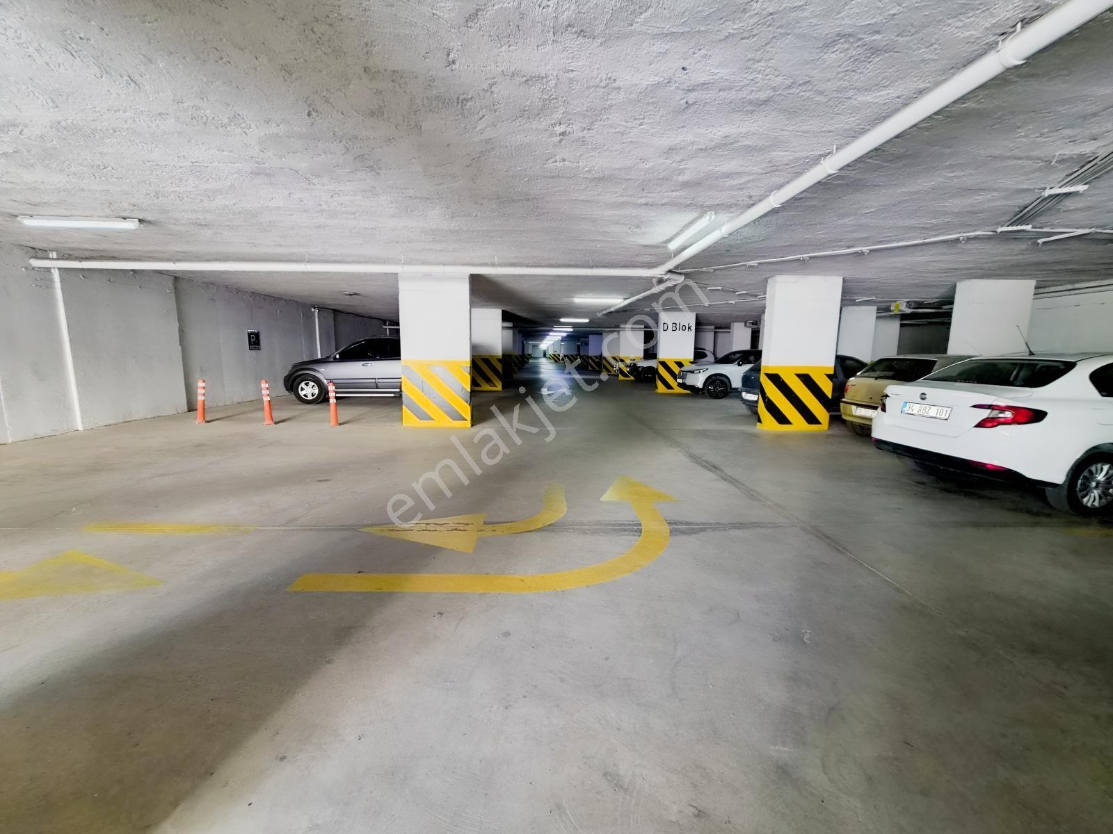 Yabancıdan Kuşadası Merkezi Ve Havuzlu Kapalı Otopark.3+1 Satılı — fotoğraf 10