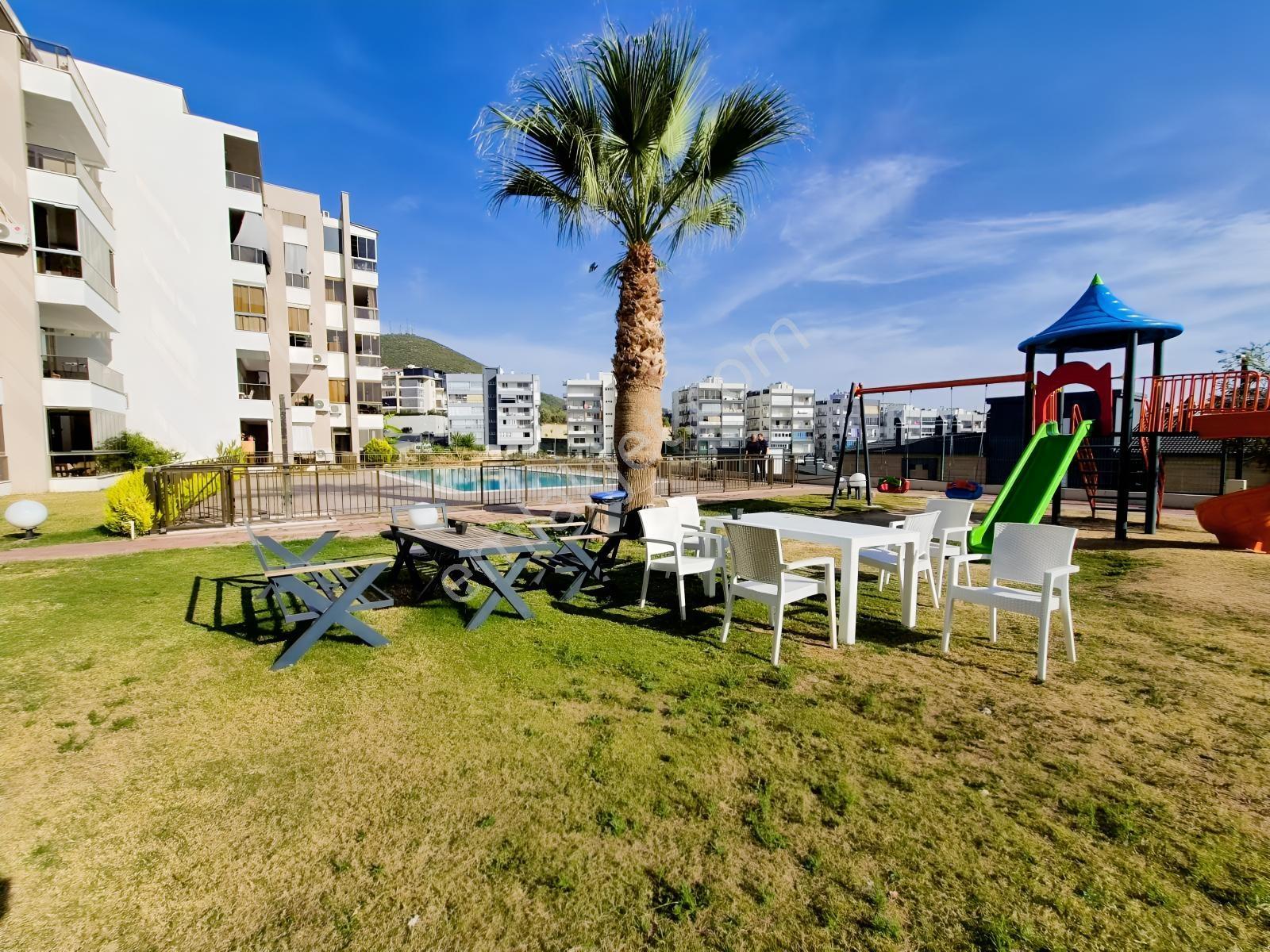 Yabancıdan Kuşadası Merkezi Ve Havuzlu Kapalı Otopark.3+1 Satılı — fotoğraf 12