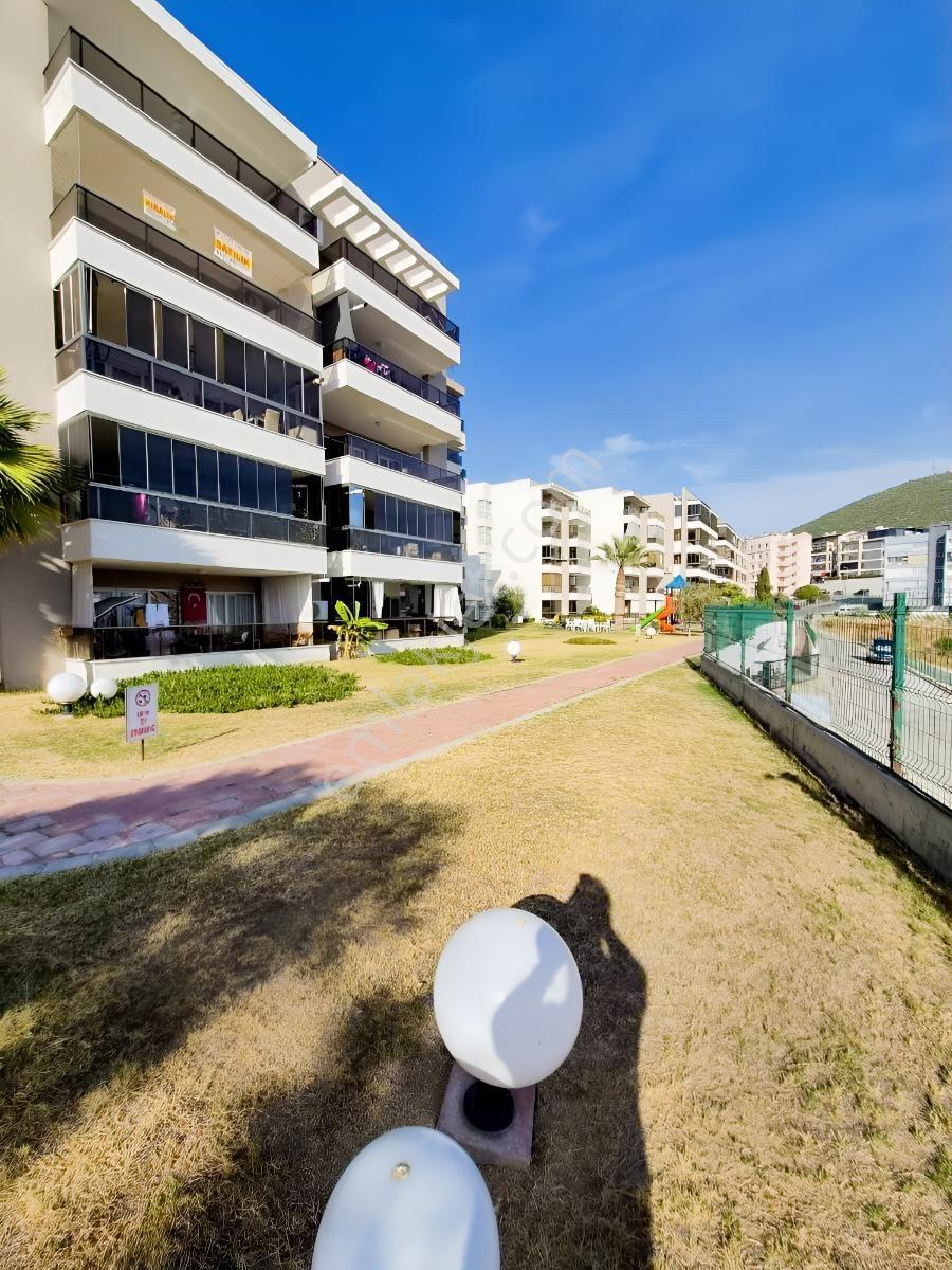 Yabancıdan Kuşadası Merkezi Ve Havuzlu Kapalı Otopark.3+1 Satılı — fotoğraf 13
