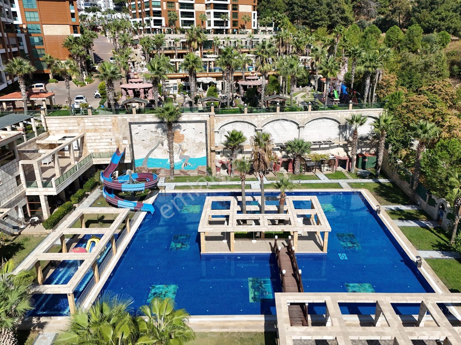 Ege Mahallesi Bahçe Katı 4+1 Trend Royal-1 300 M2 Daire — fotoğraf 3