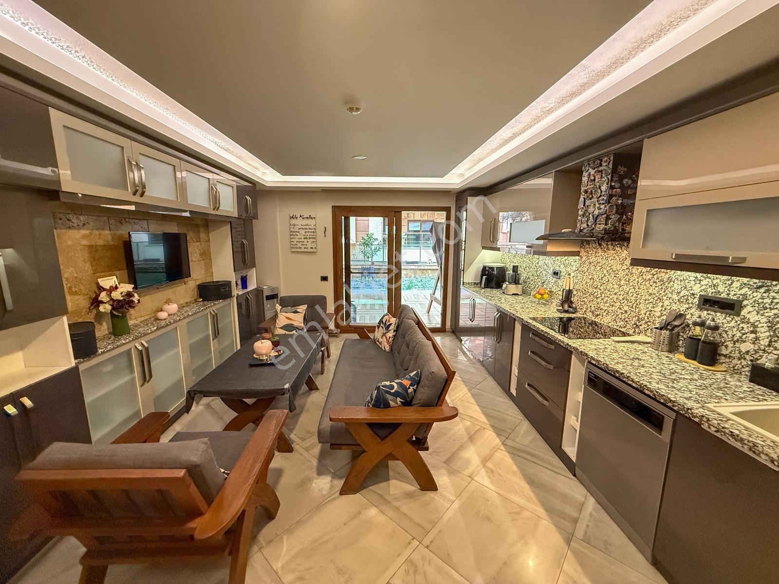 Ege Mahallesi Bahçe Katı 4+1 Trend Royal-1 300 M2 Daire — fotoğraf 9