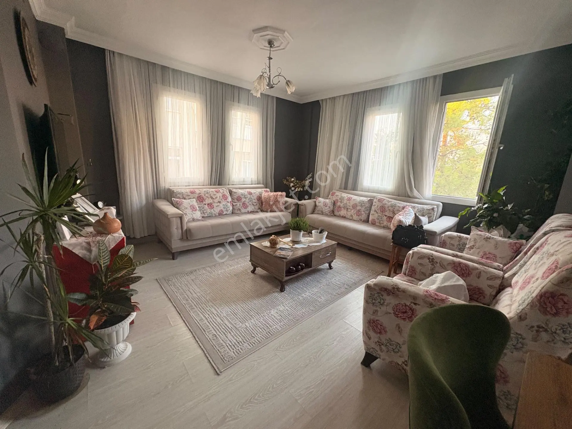 Tuzla Mahallesinde Merkezi Lokasyonda Satılık Ara Kat Daire — fotoğraf 2