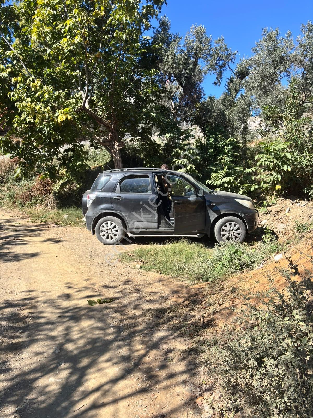 Pozitiften Oduncu Yolu Mevkinde Yola 100 Metre Cepheli Zeytinlik — fotoğraf 9