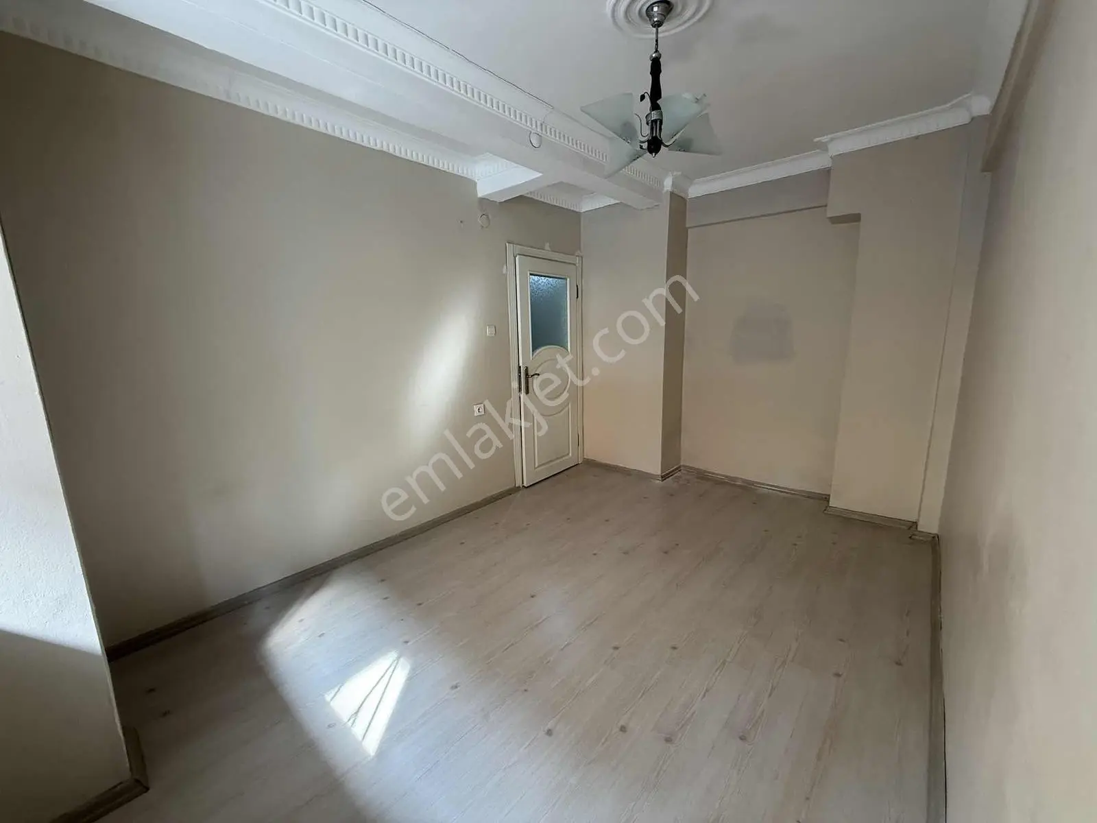 Köprü Emlaktan Gazi Mah. Satılık 2+1 Balkonlu Yüksek Giriş — fotoğraf 5