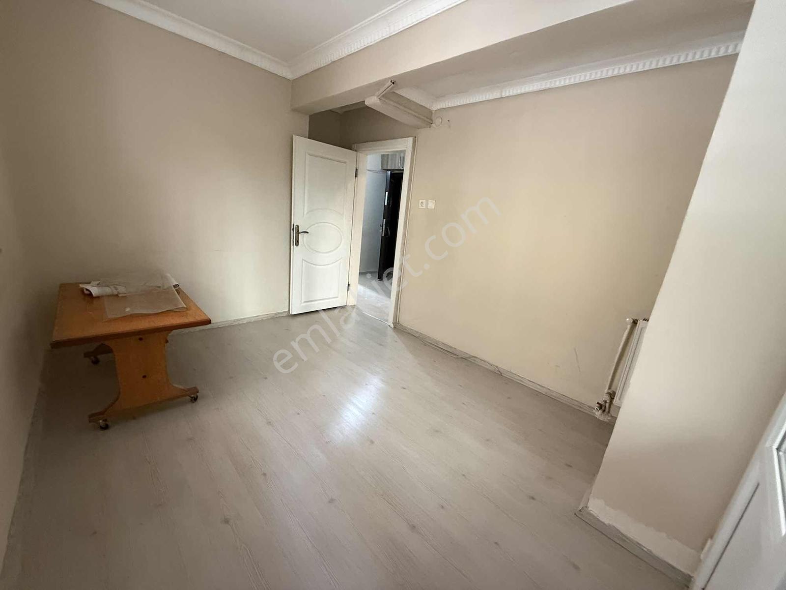 Köprü Emlaktan Gazi Mah. Satılık 2+1 Balkonlu Yüksek Giriş — fotoğraf 12