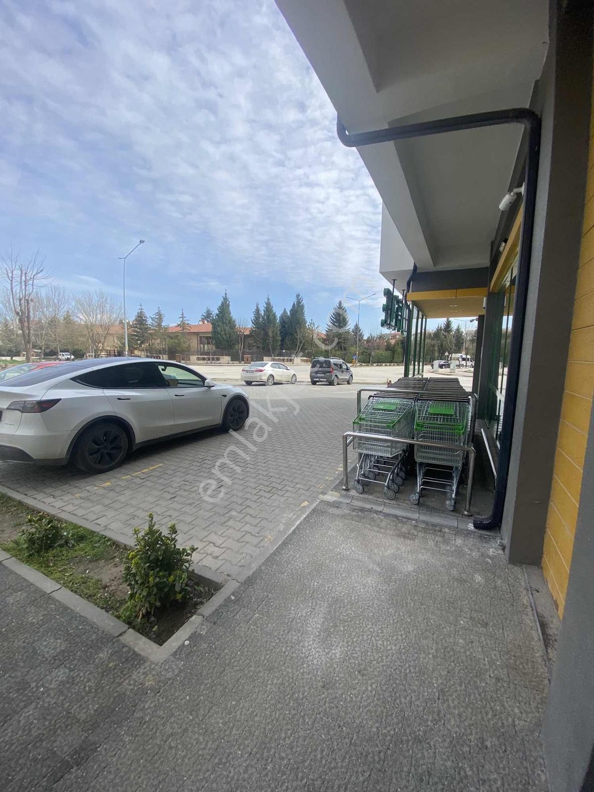 Batıkent Merkez Satılık 3+1 Lüx Daire — fotoğraf 3