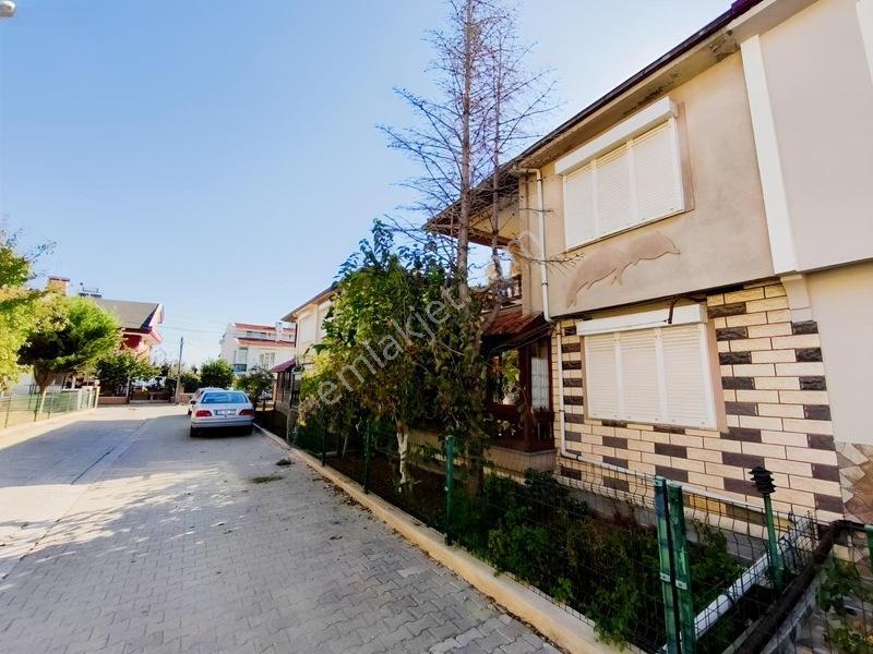 Duru Emlaktan Cumhuriyet Te Denize Çok Yakın Bahçeli Villa — fotoğraf 2