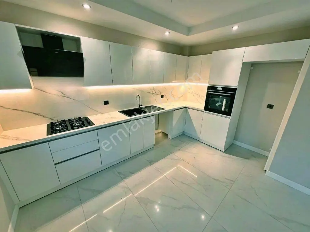 Uytundan Akçay-güre Arasında Havuzlu Ultralüks Sitede 1+1 Daire — fotoğraf 3