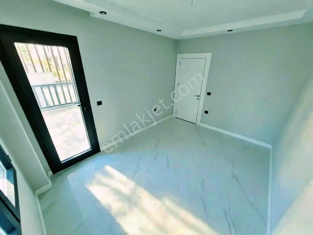Uytundan Akçay-güre Arasında Havuzlu Ultralüks Sitede 1+1 Daire — fotoğraf 6