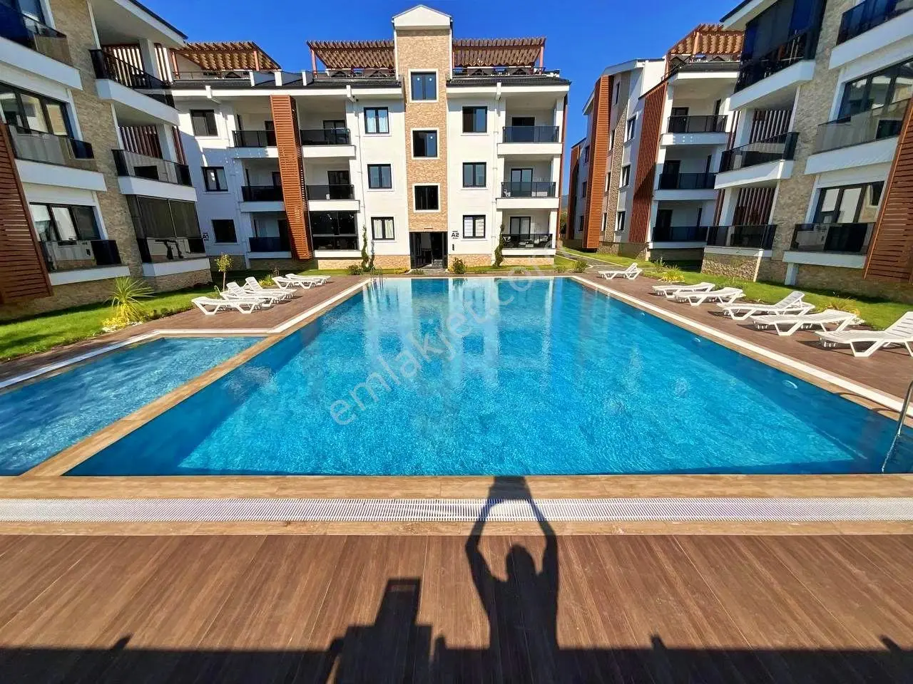 Uytundan Akçay-güre Arasında Havuzlu Ultralüks Sitede 1+1 Daire — fotoğraf 11